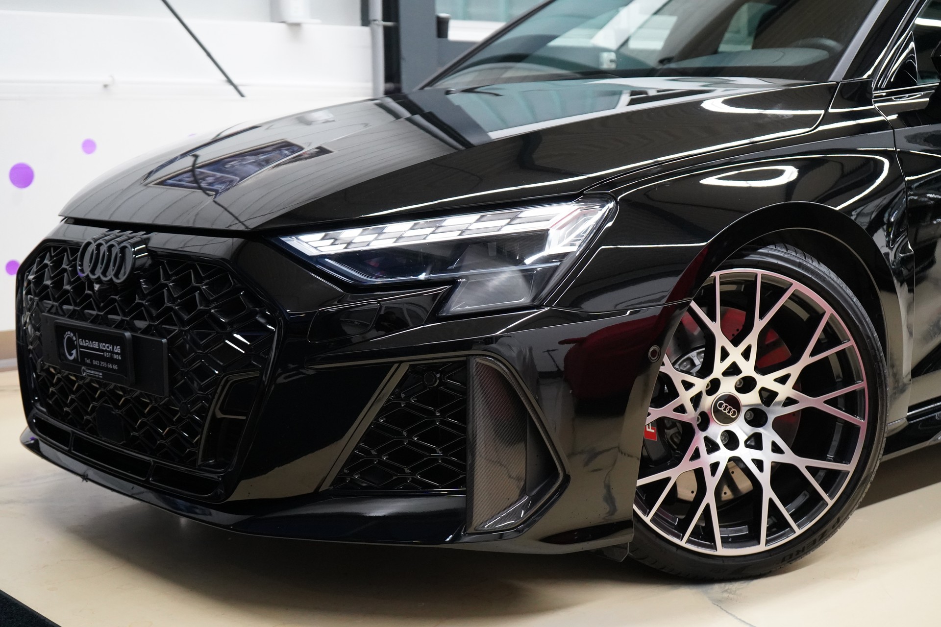 AUDI RS3 Limousine 2.5 TSI quattro S-tronic Facelift R8 Carbon-sitze-showroom-element-3