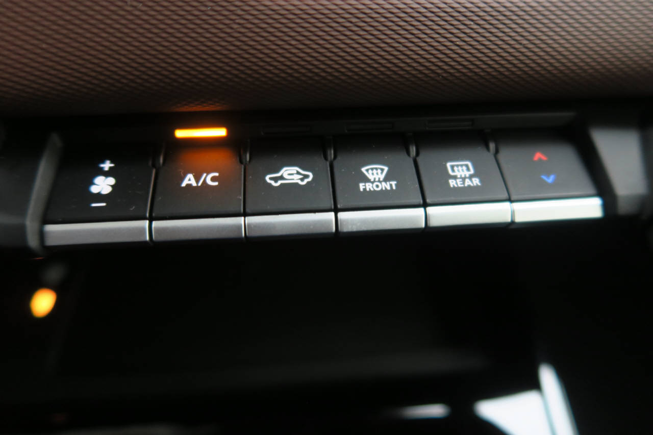 SUZUKI e Vitara Compact Top 4x4-image-11