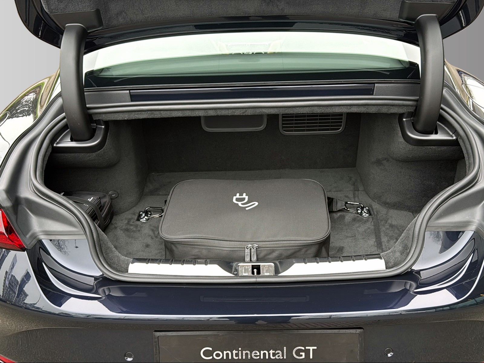 BENTLEY Continental GT Azure V8 Hybrid-image-9