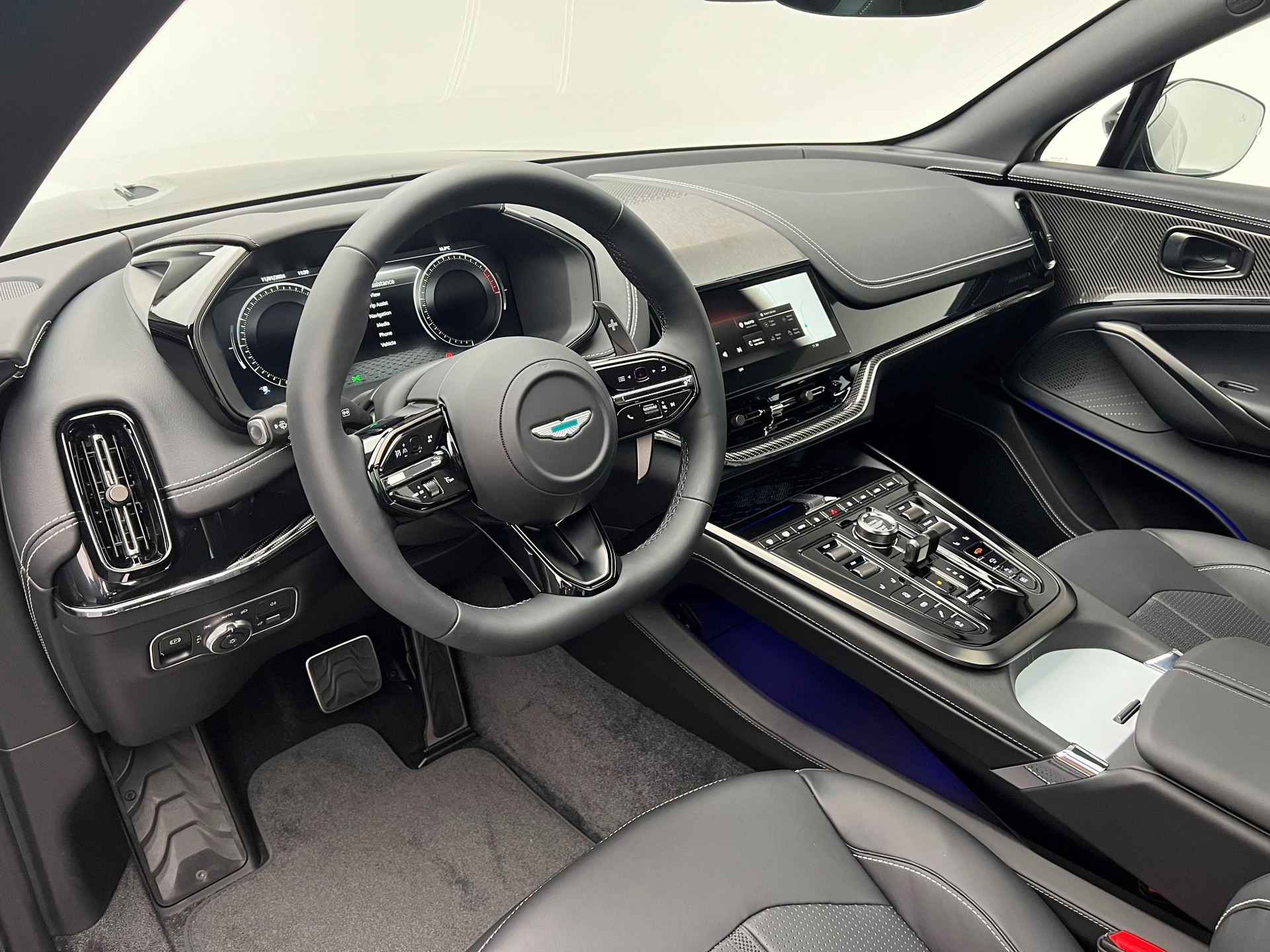 ASTON MARTIN DBX 707 4.0 V8 Bi-Turbo-image-4