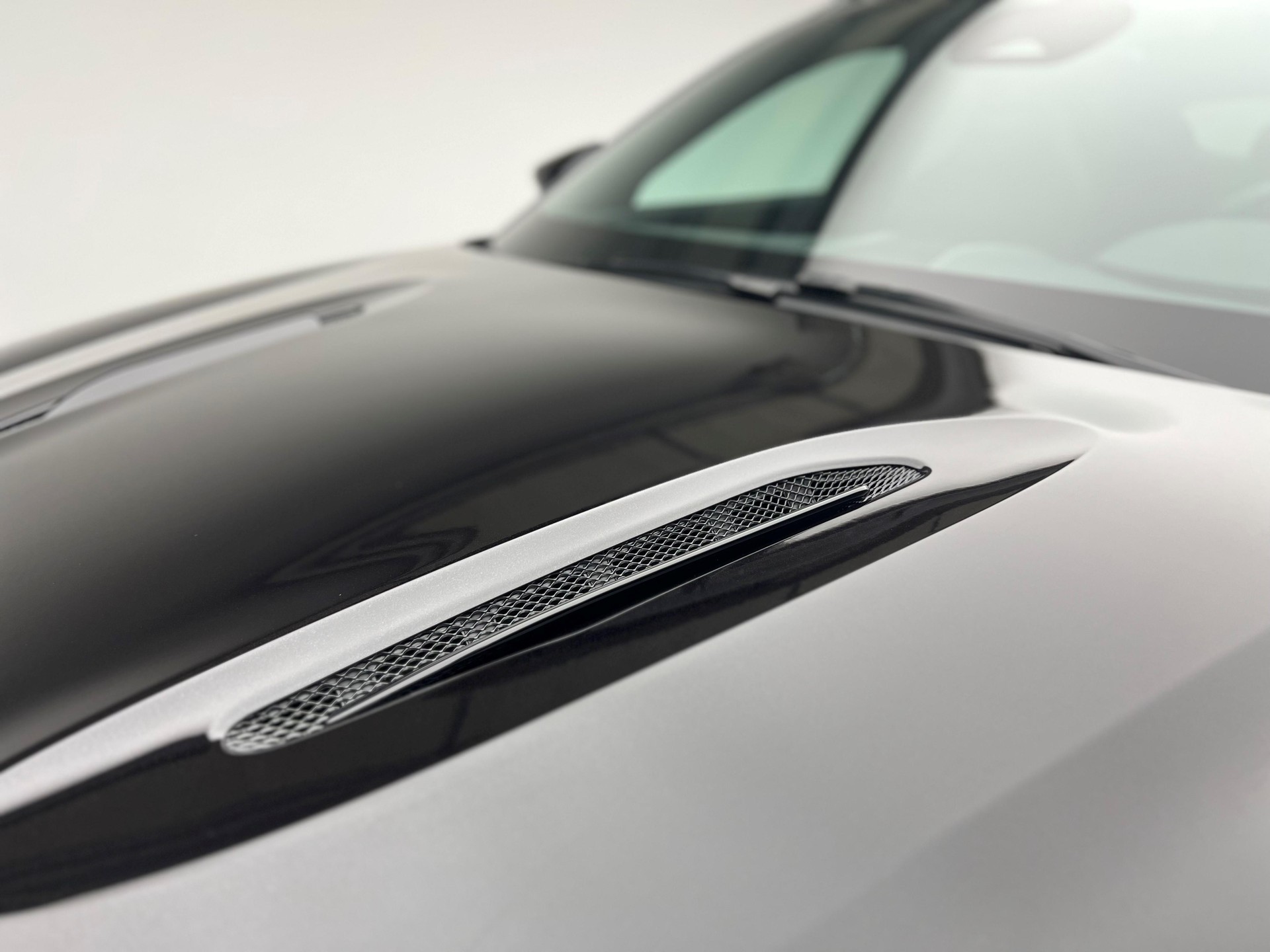 ASTON MARTIN DBX 707 4.0 V8 Bi-Turbo-image-19
