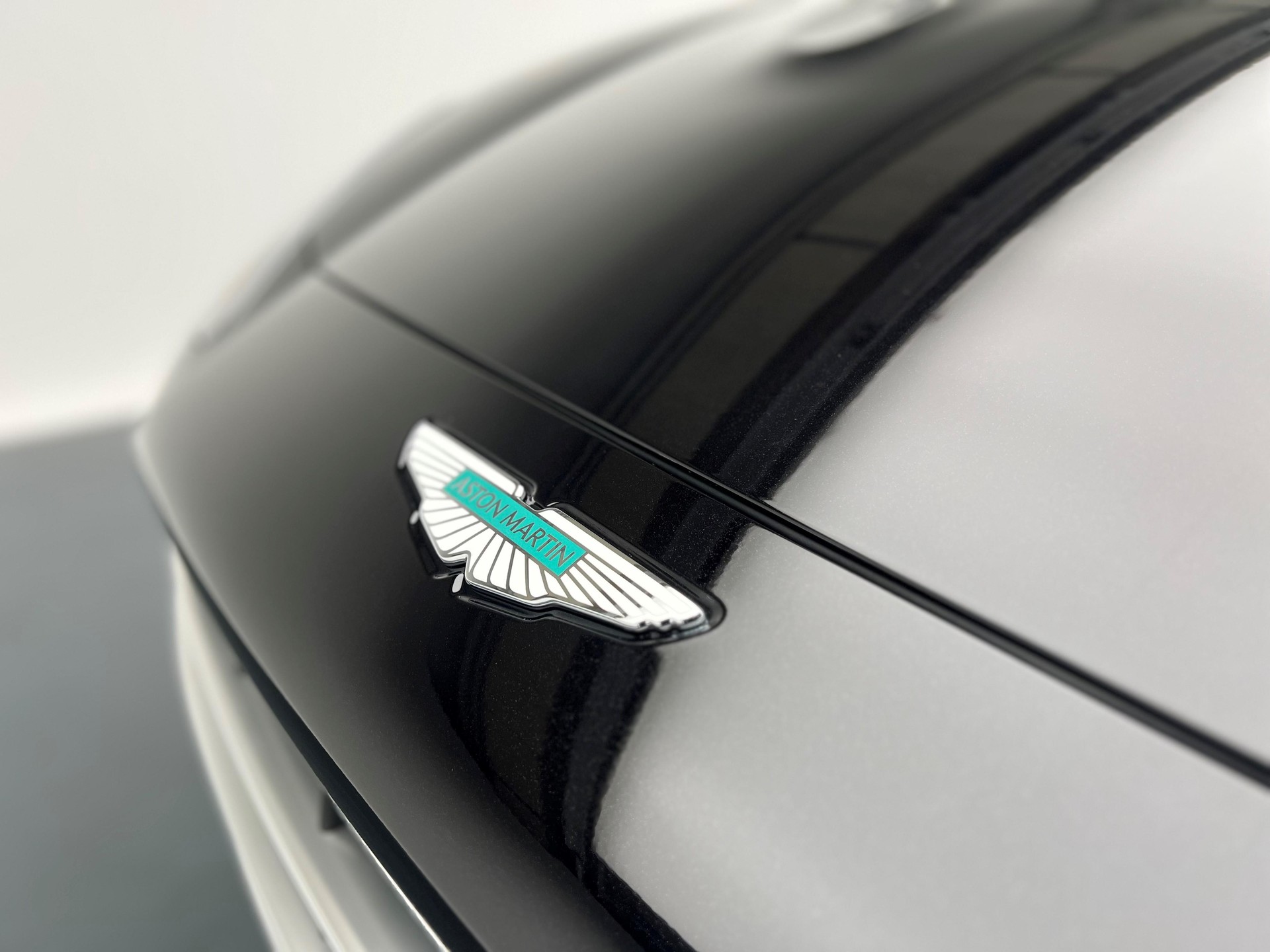 ASTON MARTIN DBX 707 4.0 V8 Bi-Turbo-image-21