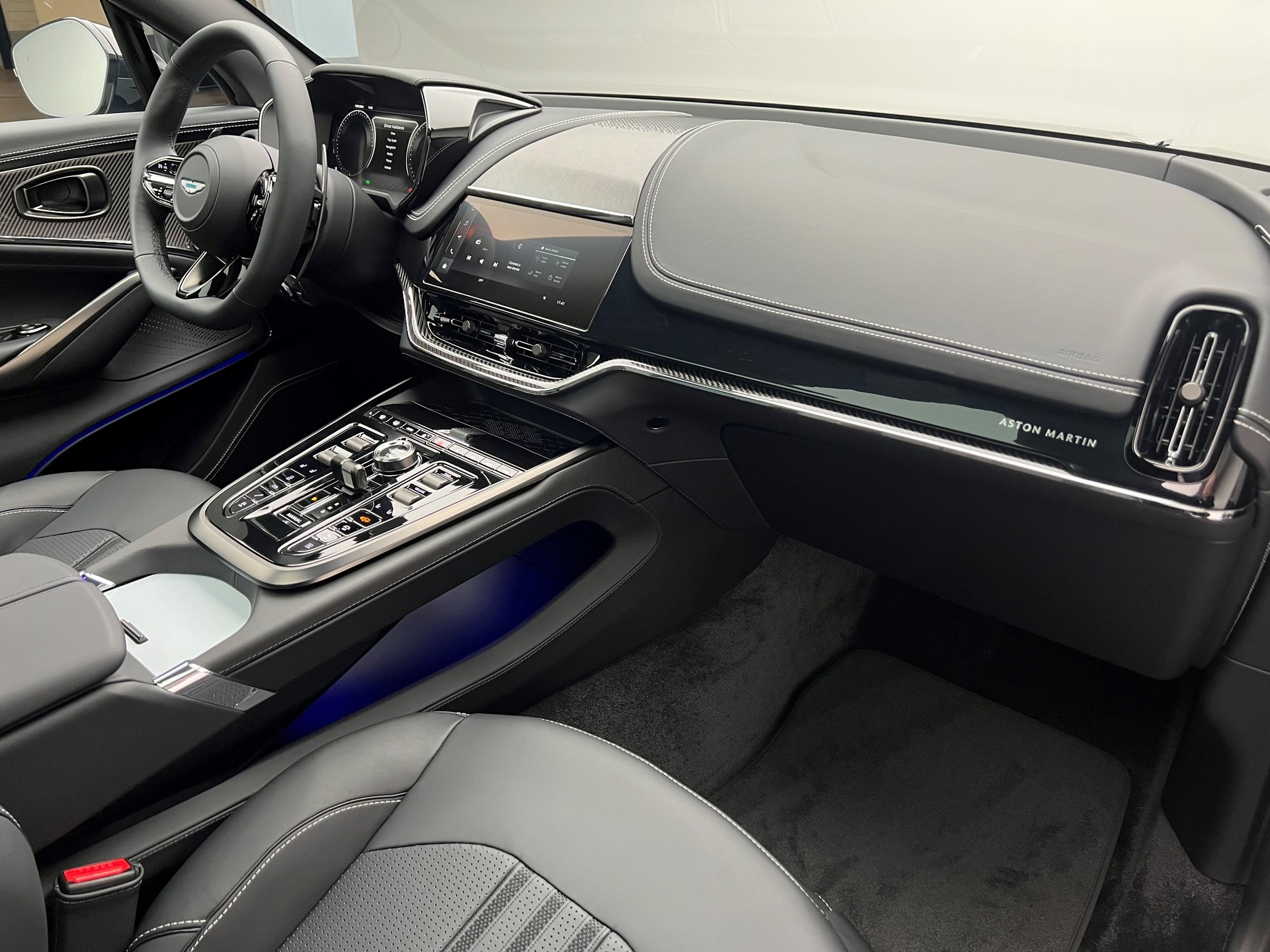 ASTON MARTIN DBX 707 4.0 V8 Bi-Turbo-image-11