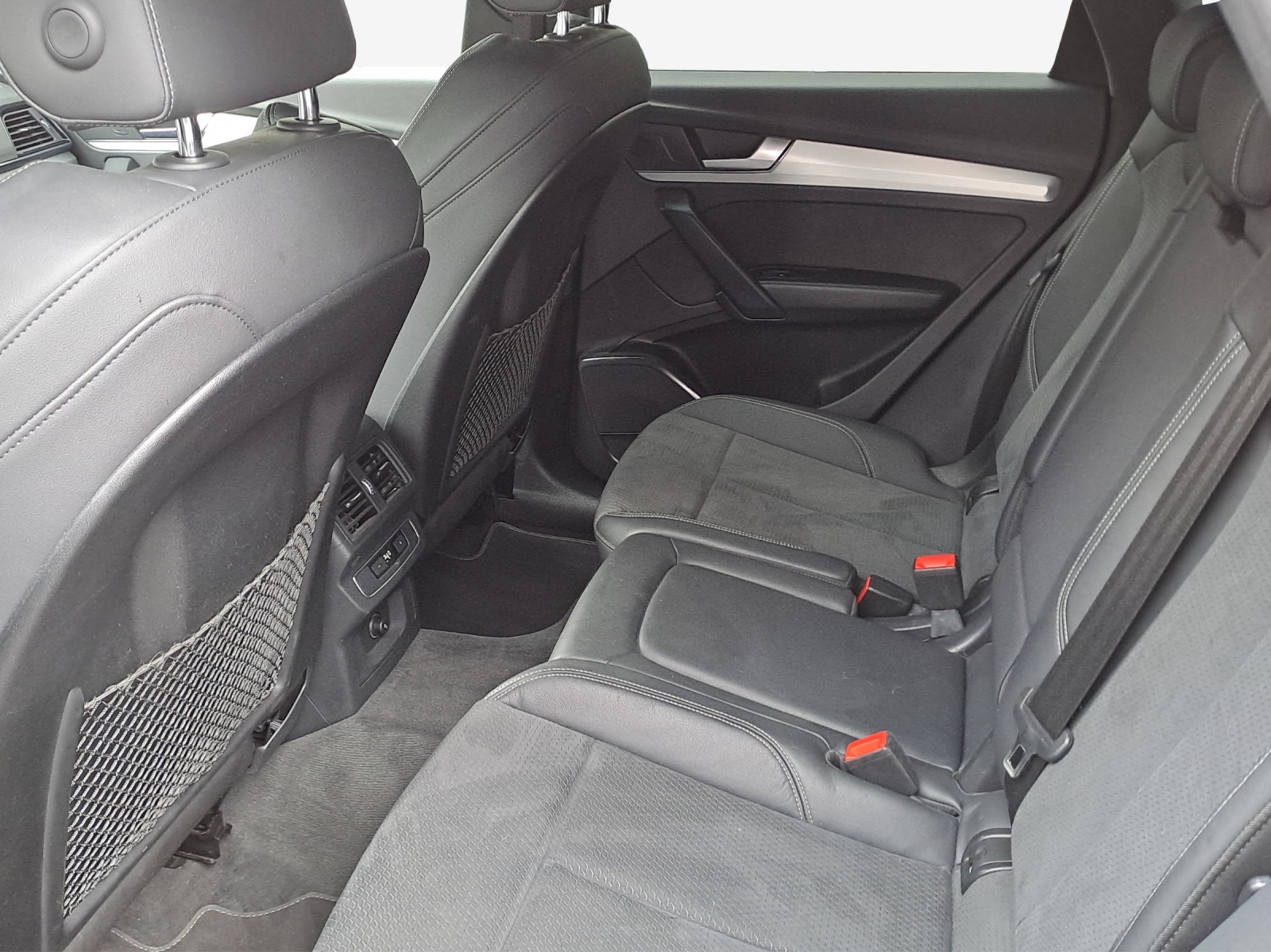 AUDI Q5 Sportback 40 TDI Blackedition quattro S-tronic-image-11