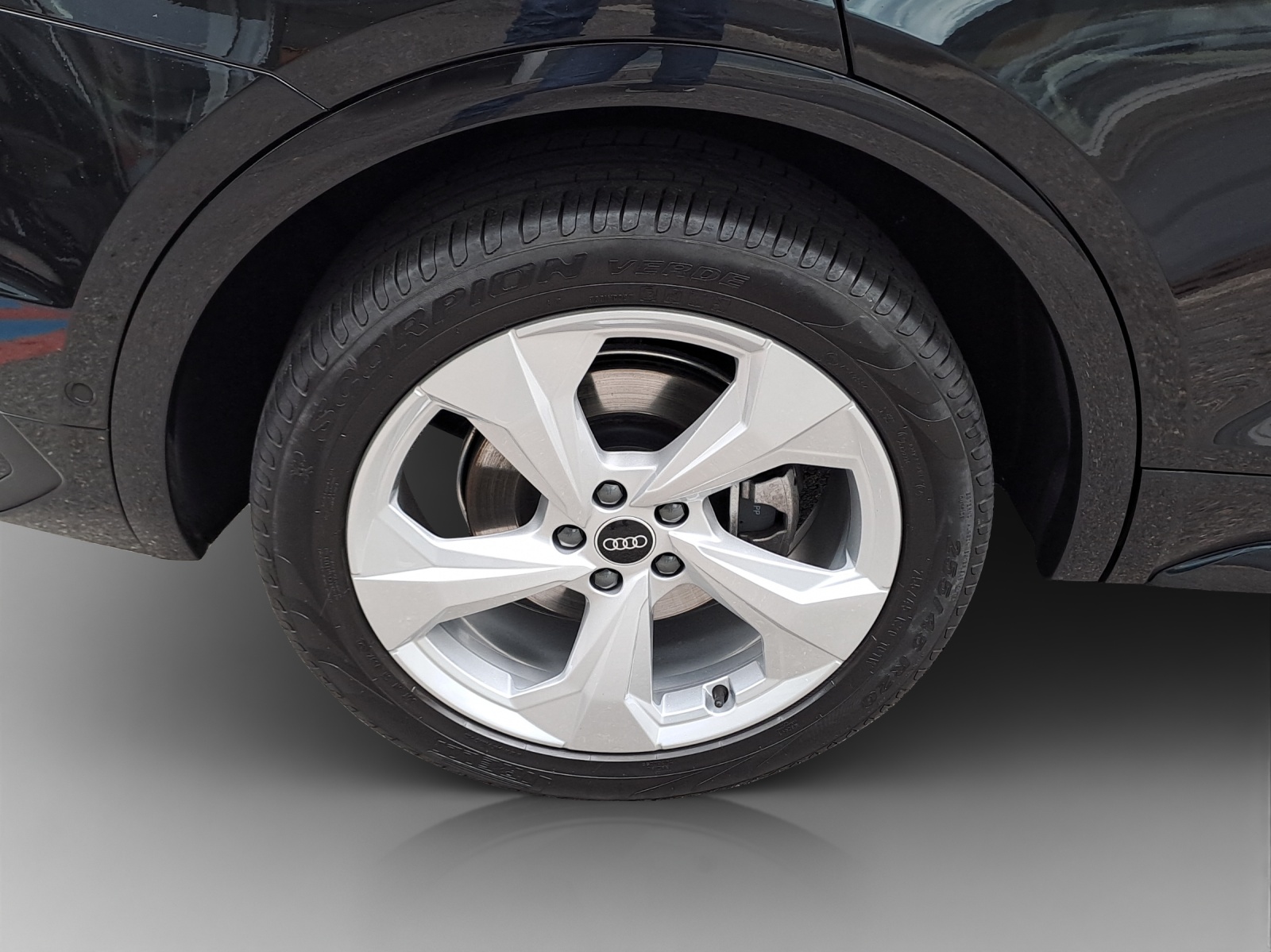 AUDI Q5 Sportback 40 TDI Blackedition quattro S-tronic-image-13