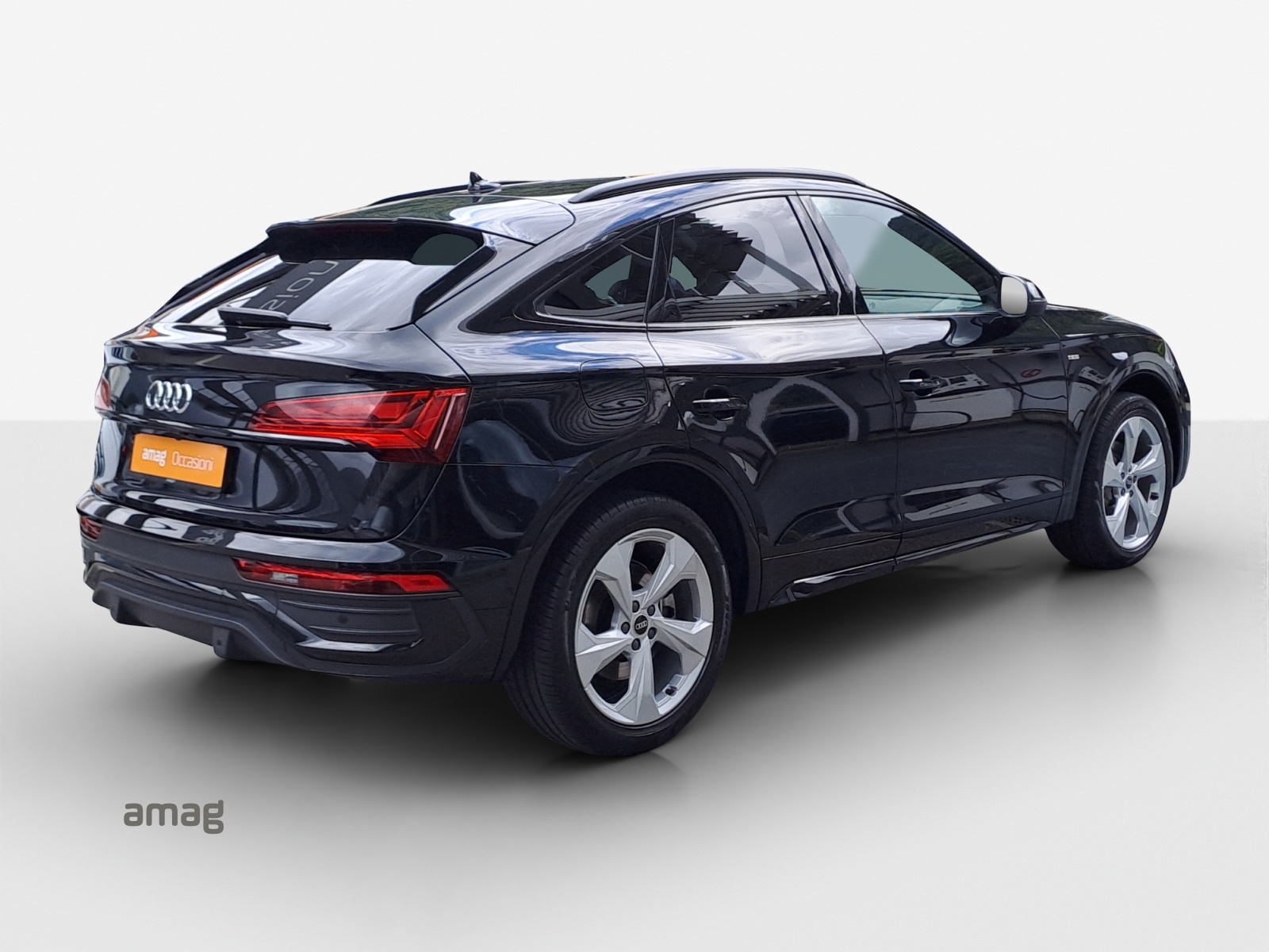 AUDI Q5 Sportback 40 TDI Blackedition quattro S-tronic-image-4