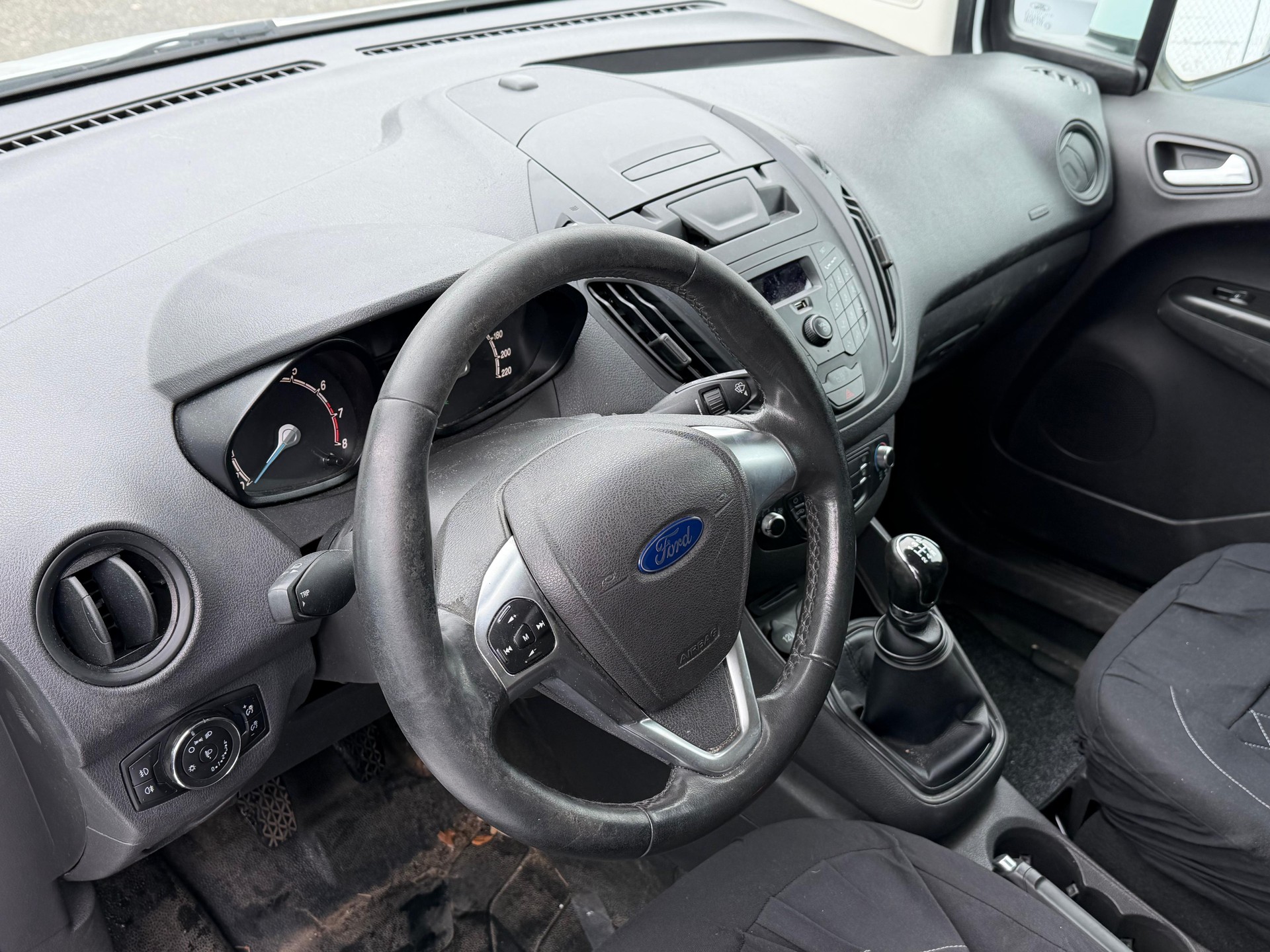FORD Transit Courier Van 1.0 EcoBoost Ambiente-image-13