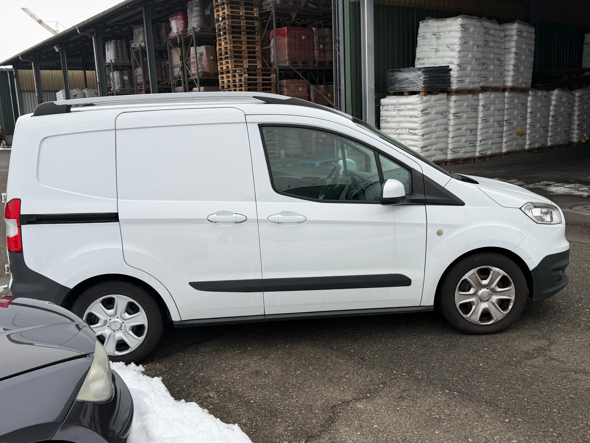 FORD Transit Courier Van 1.0 EcoBoost Ambiente-image-6