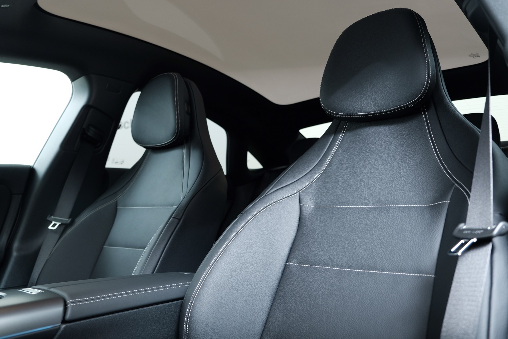 MERCEDES-BENZ CLA 220 8G-DCT 4Matic-image-9