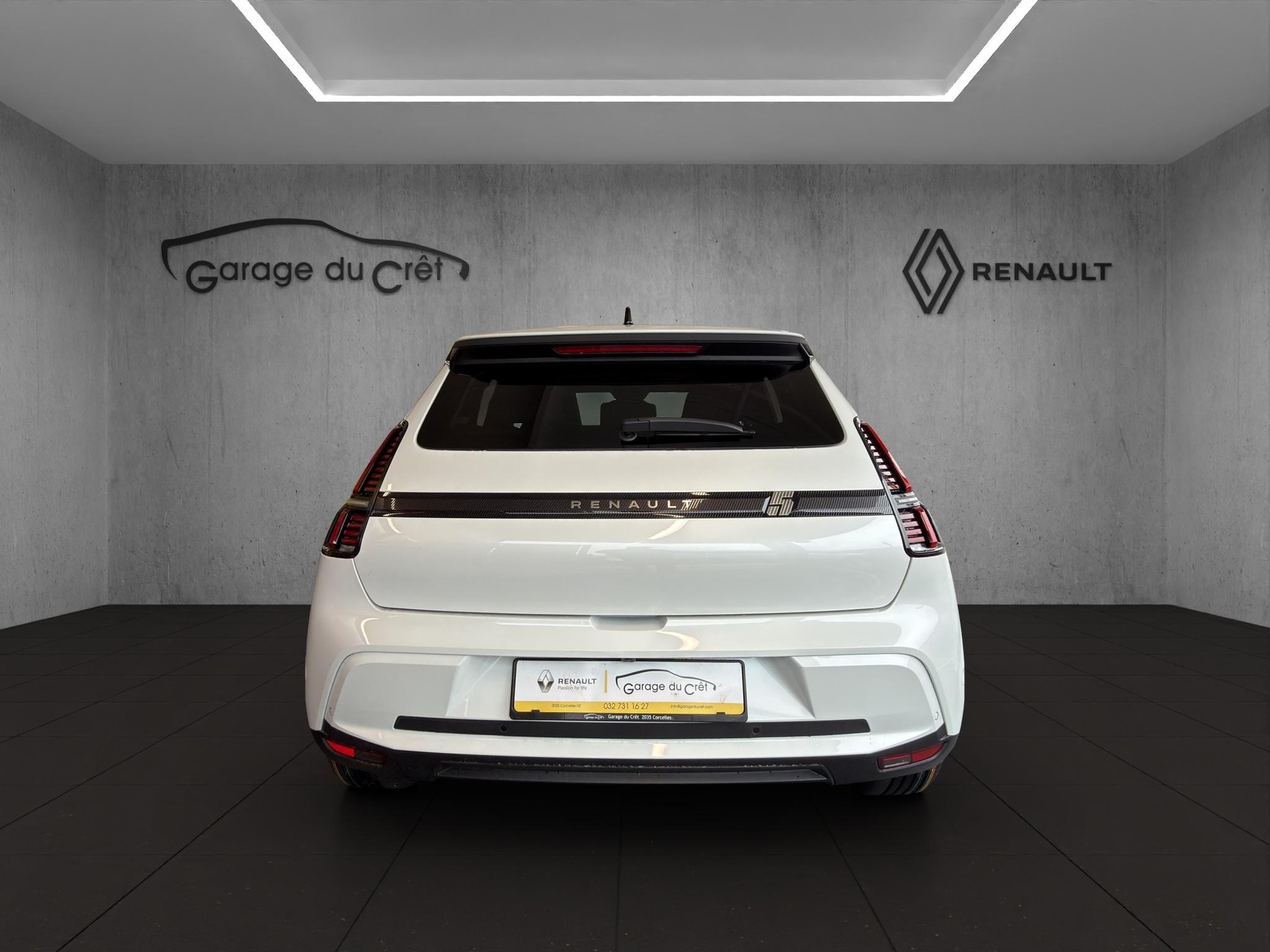 RENAULT R5 E-Tech Comfort Range techno-showroom-element-3