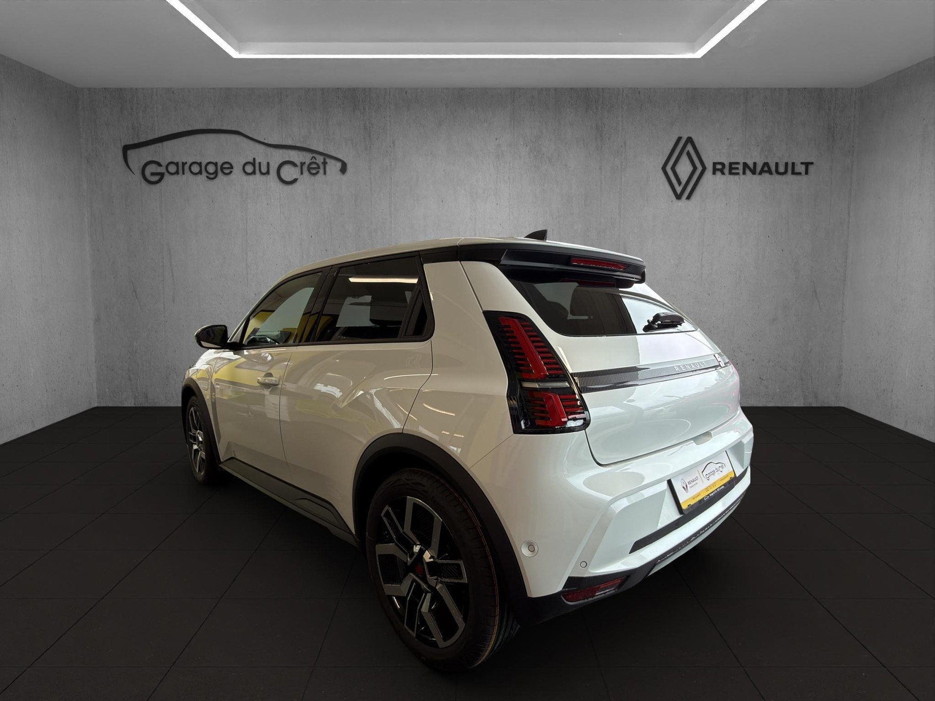RENAULT R5 E-Tech Comfort Range techno-showroom-element-2