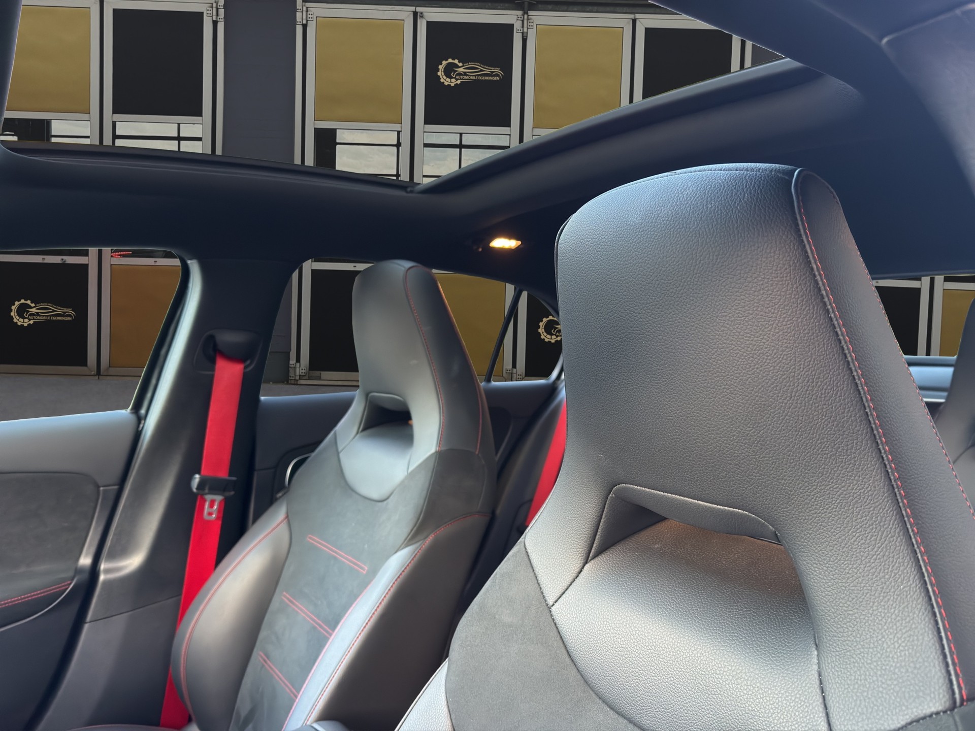 MERCEDES-BENZ A 35 AMG 4matic-image-12