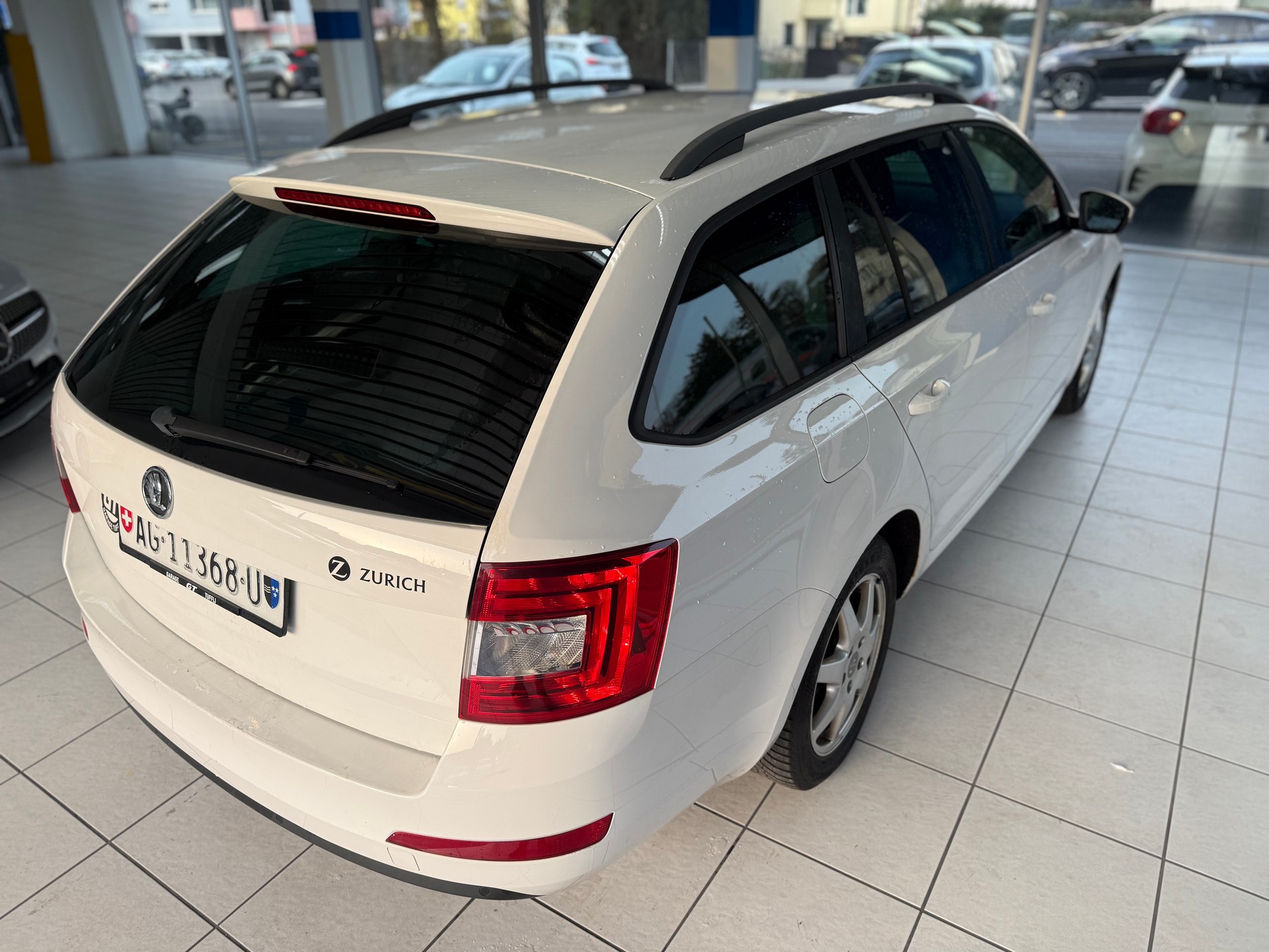 SKODA Octavia Combi 1.8 TSI Ambition 4x4 DSG-image-4