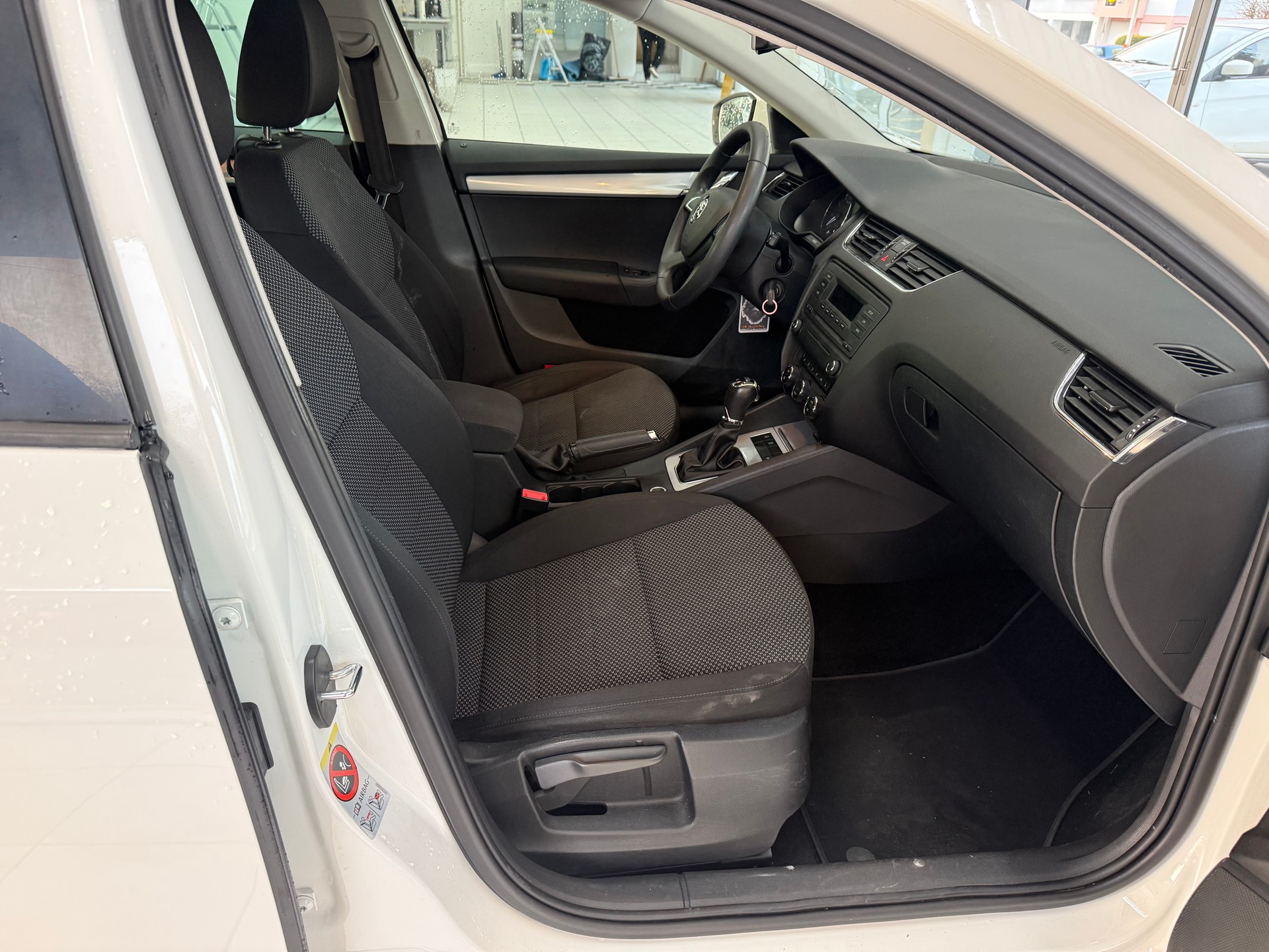 SKODA Octavia Combi 1.8 TSI Ambition 4x4 DSG-image-13