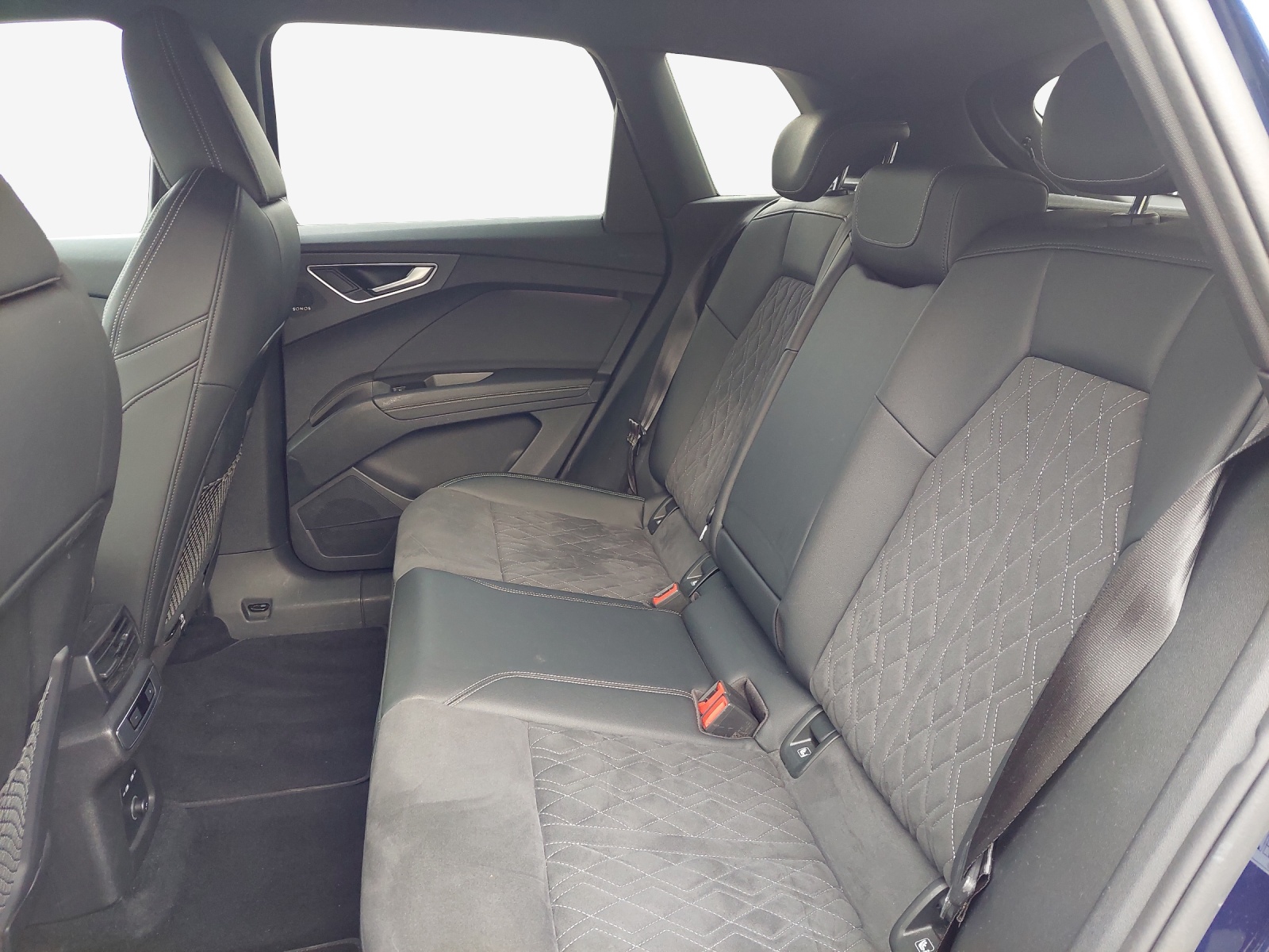 AUDI Q4 e-tron 40-image-12