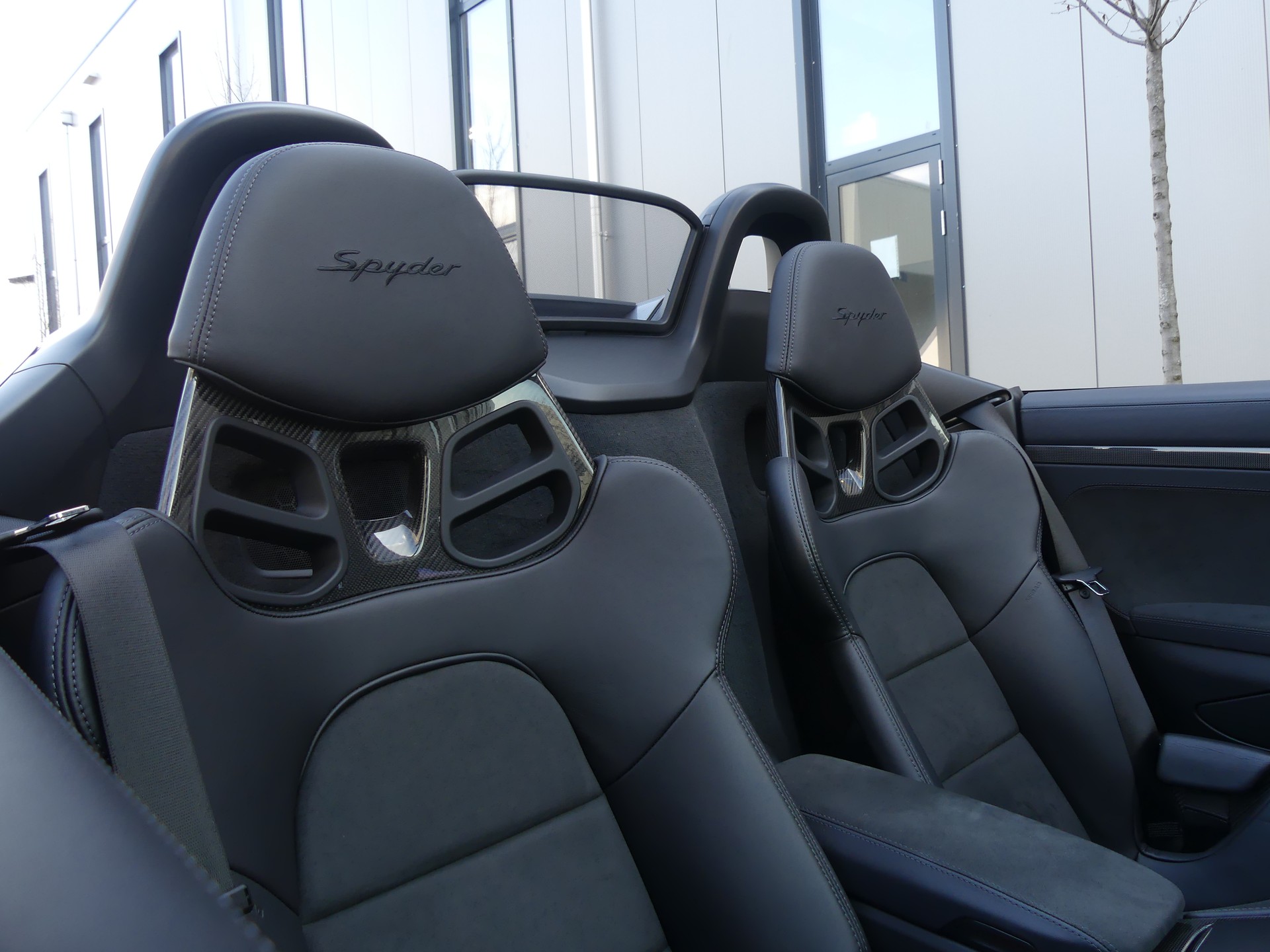 PORSCHE 718 Boxster Spyder PDK-image-11