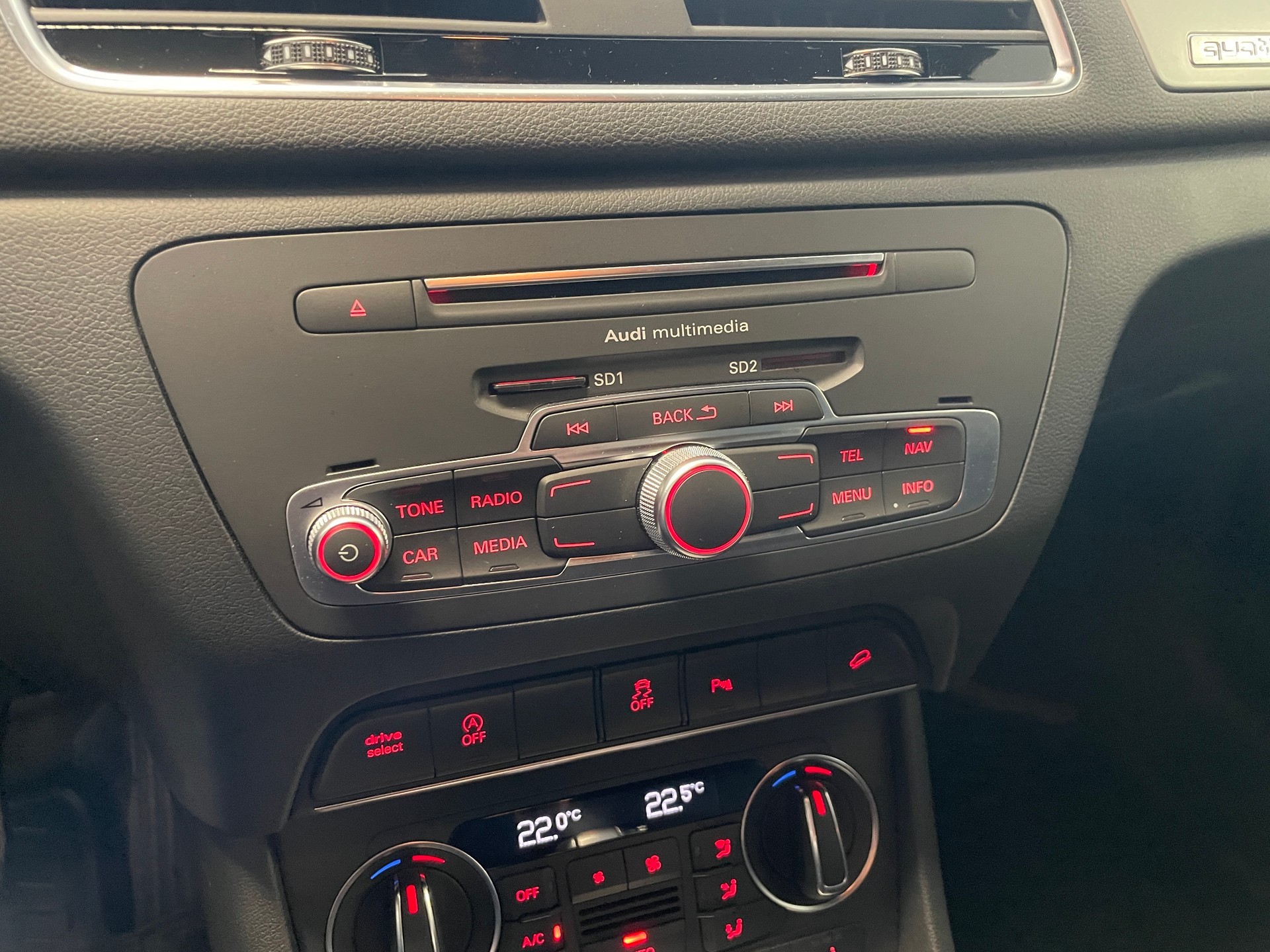 AUDI Q3 2.0 TFSI sport quattro S-tronic-image-15