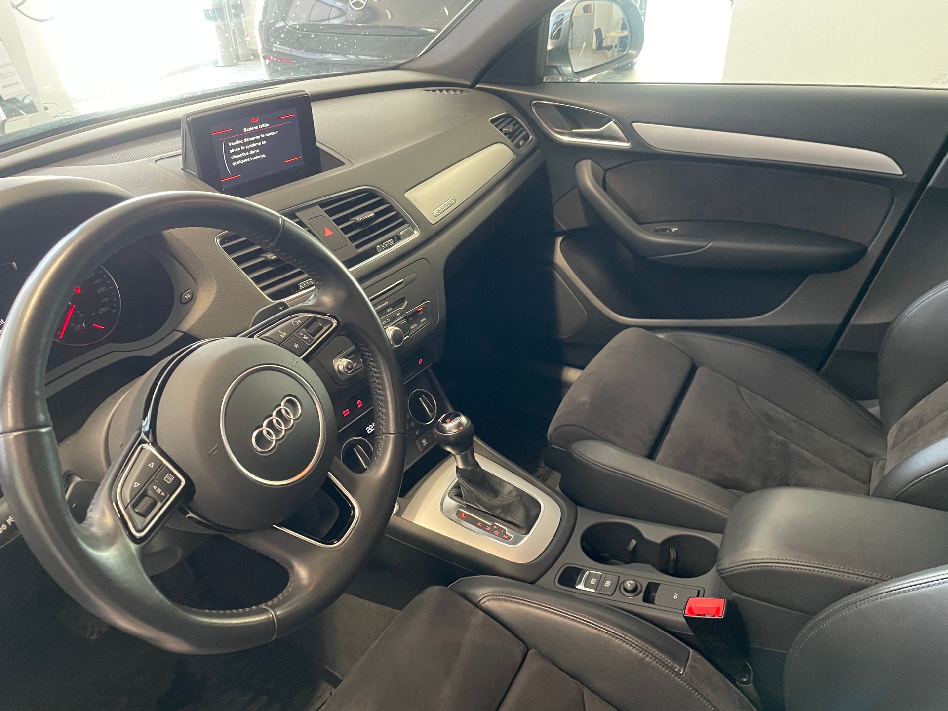 AUDI Q3 2.0 TFSI sport quattro S-tronic-image-9