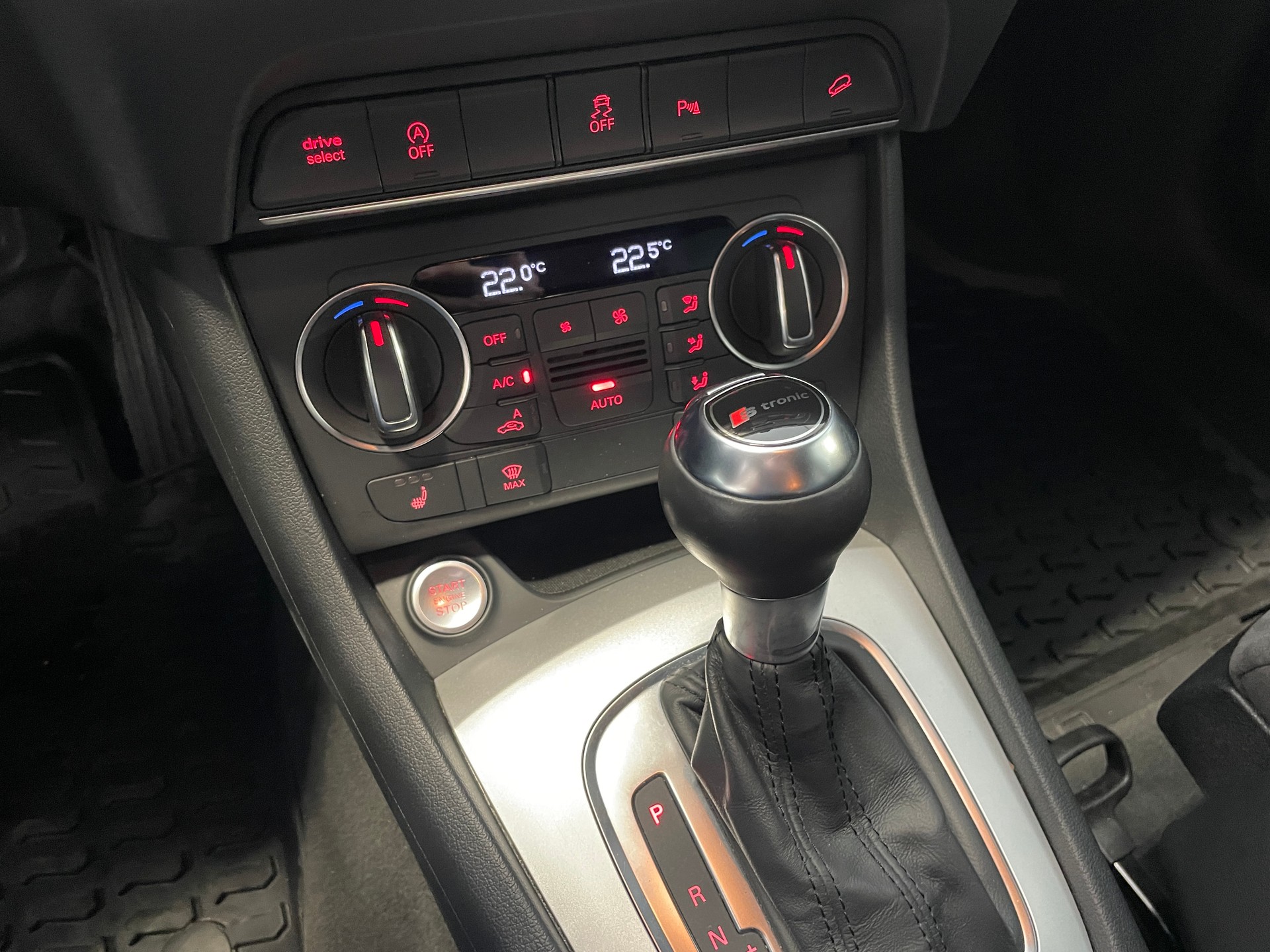 AUDI Q3 2.0 TFSI sport quattro S-tronic-image-13
