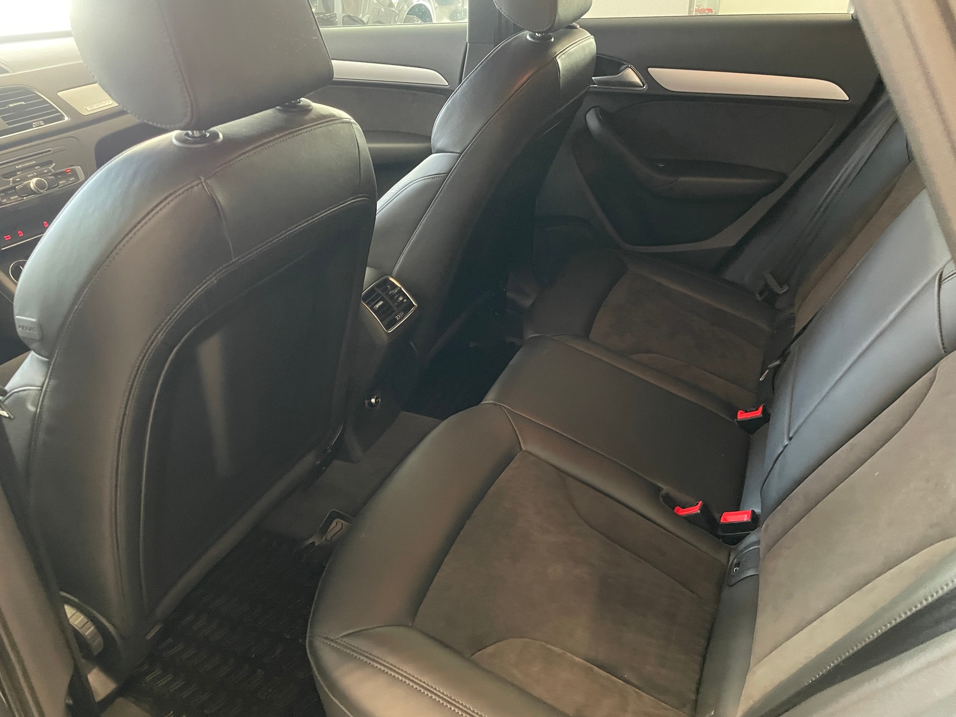 AUDI Q3 2.0 TFSI sport quattro S-tronic-image-10