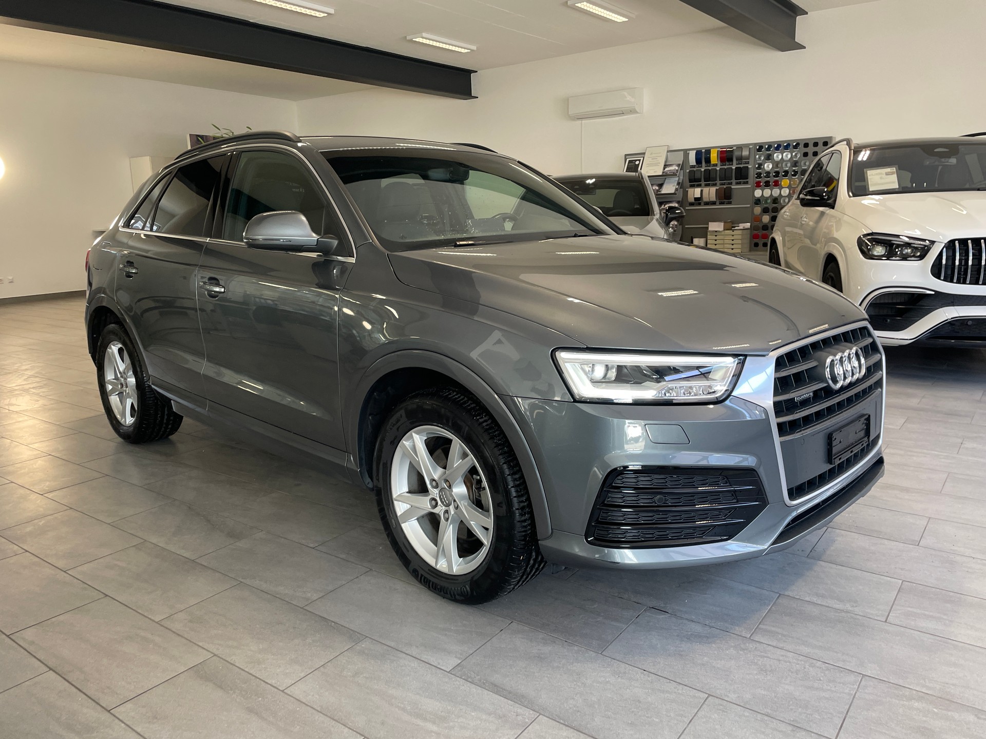 AUDI Q3 2.0 TFSI sport quattro S-tronic-image-2