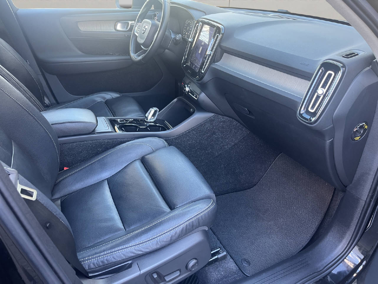 VOLVO XC40 2.0 D4 Inscription AWD-image-11
