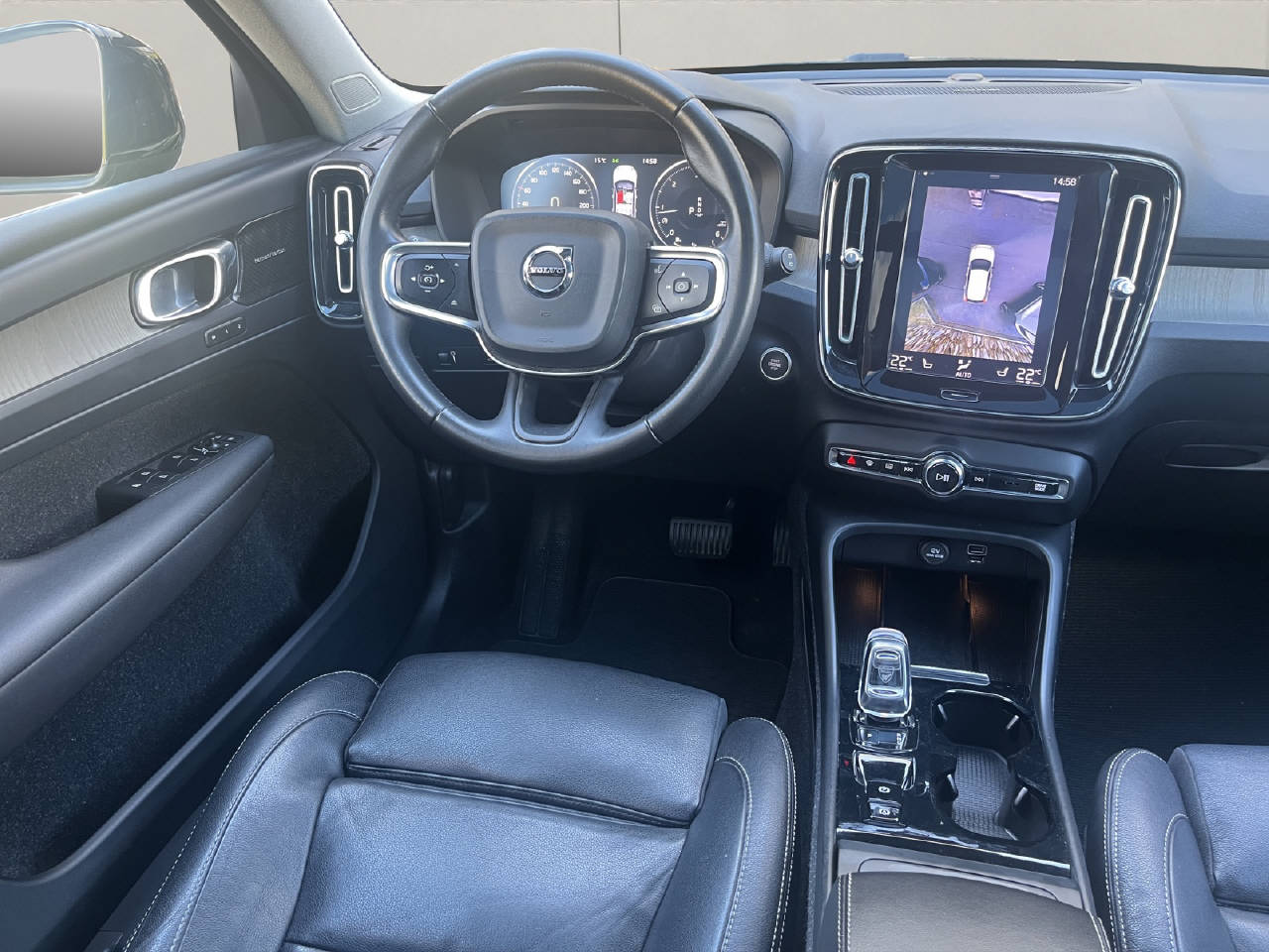 VOLVO XC40 2.0 D4 Inscription AWD-image-13