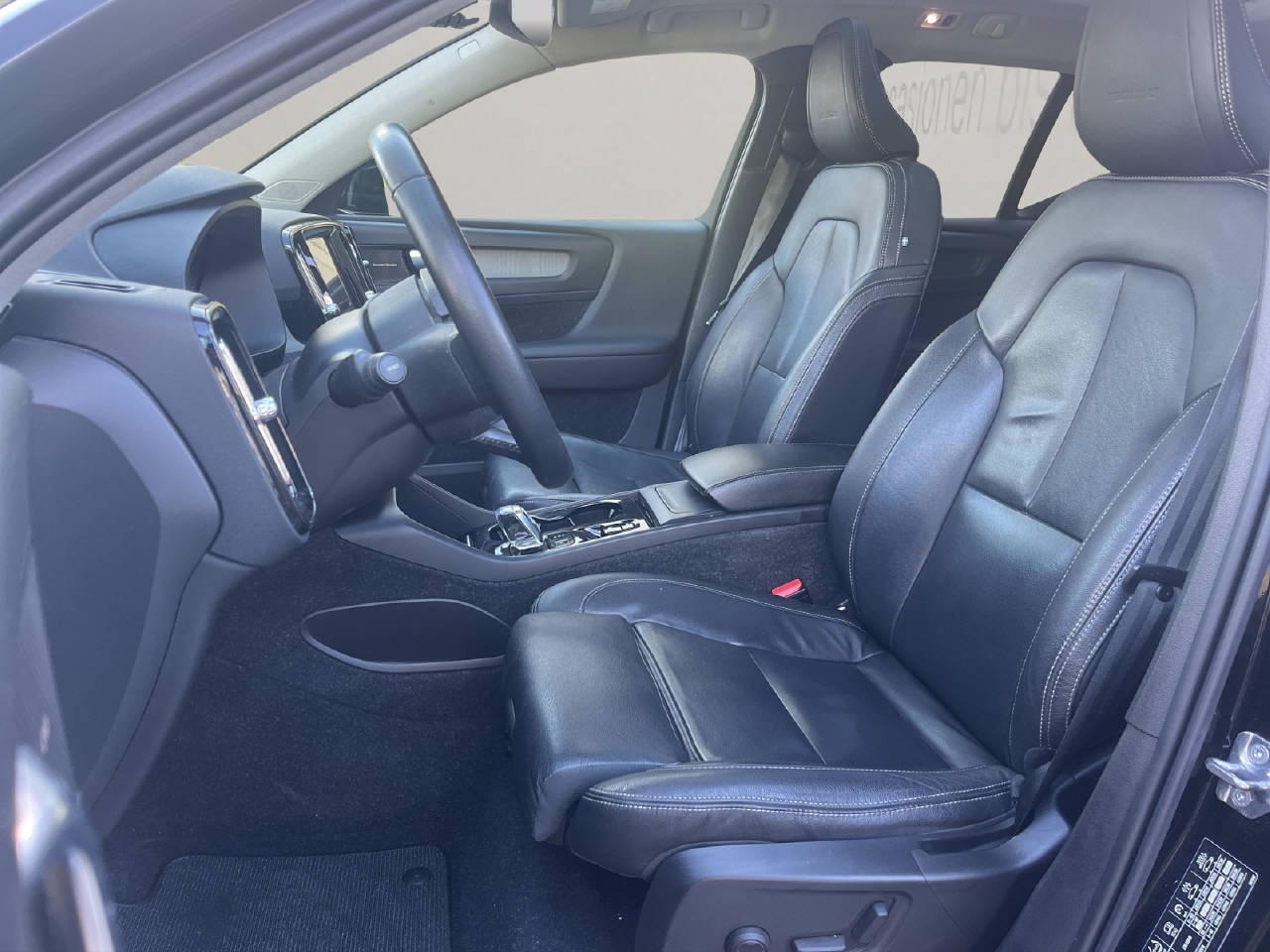 VOLVO XC40 2.0 D4 Inscription AWD-image-9