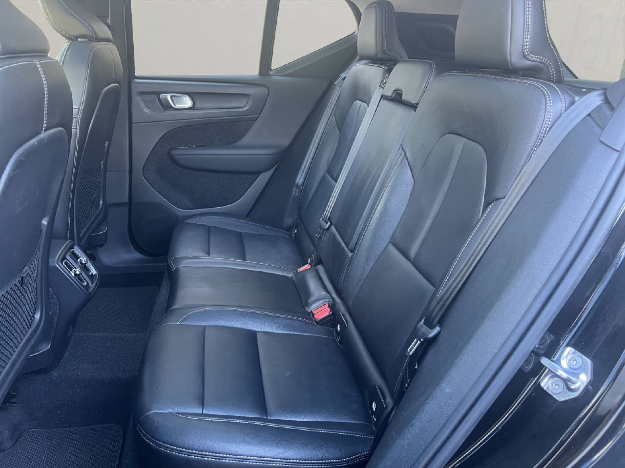 VOLVO XC40 2.0 D4 Inscription AWD-image-10
