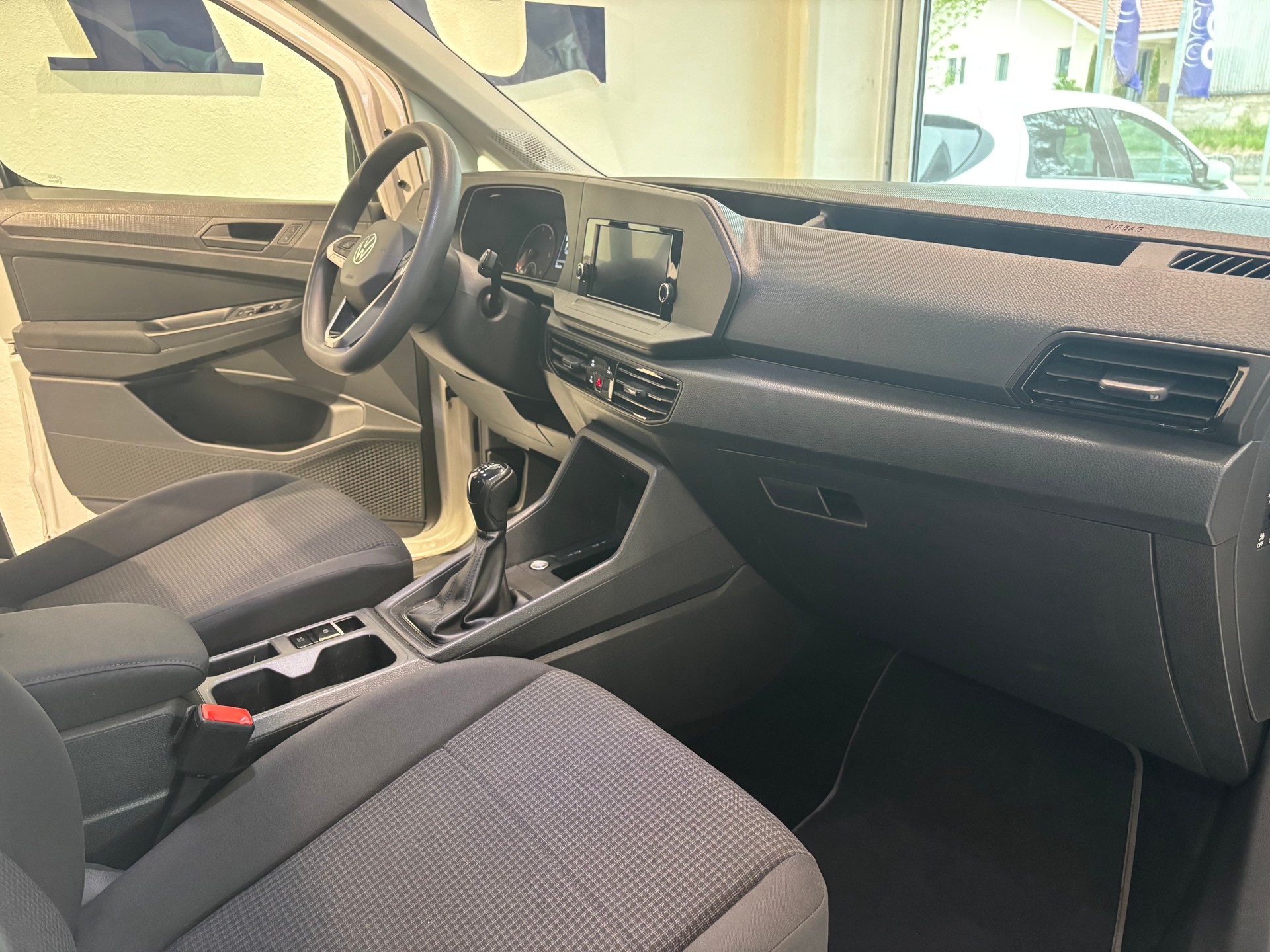 VW Caddy Kombi 2.0 TDI-image-5