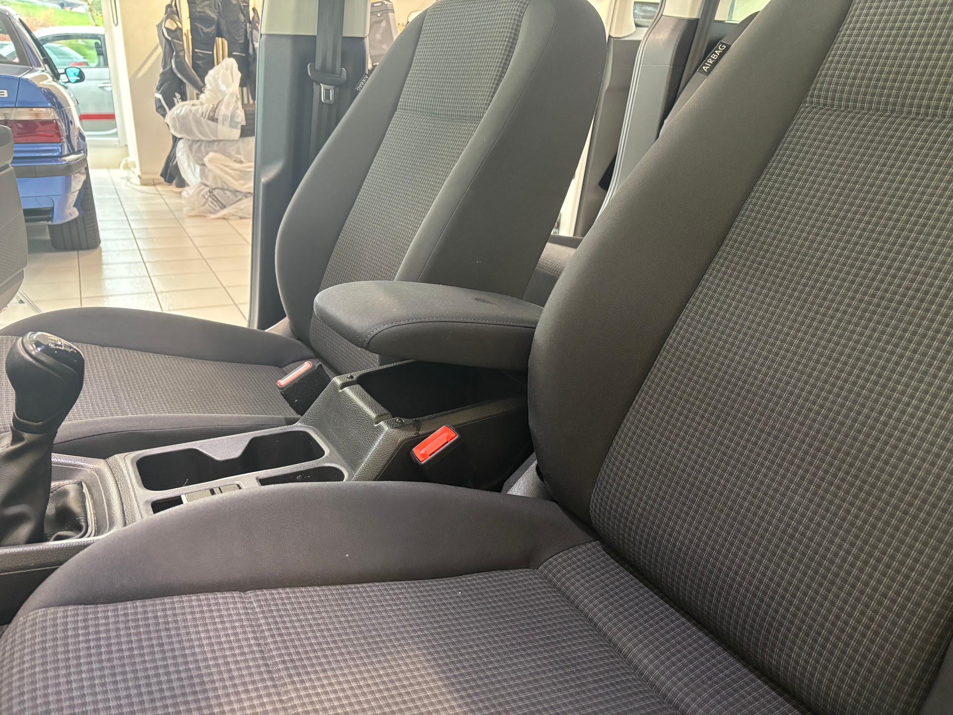 VW Caddy Kombi 2.0 TDI-image-13