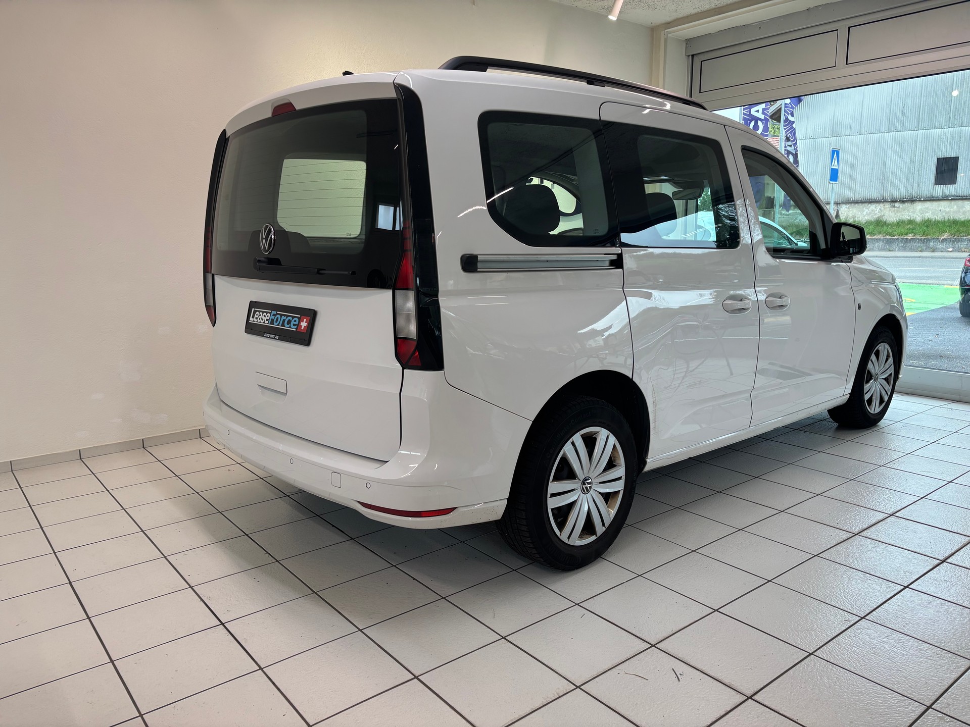 VW Caddy Kombi 2.0 TDI-image-1