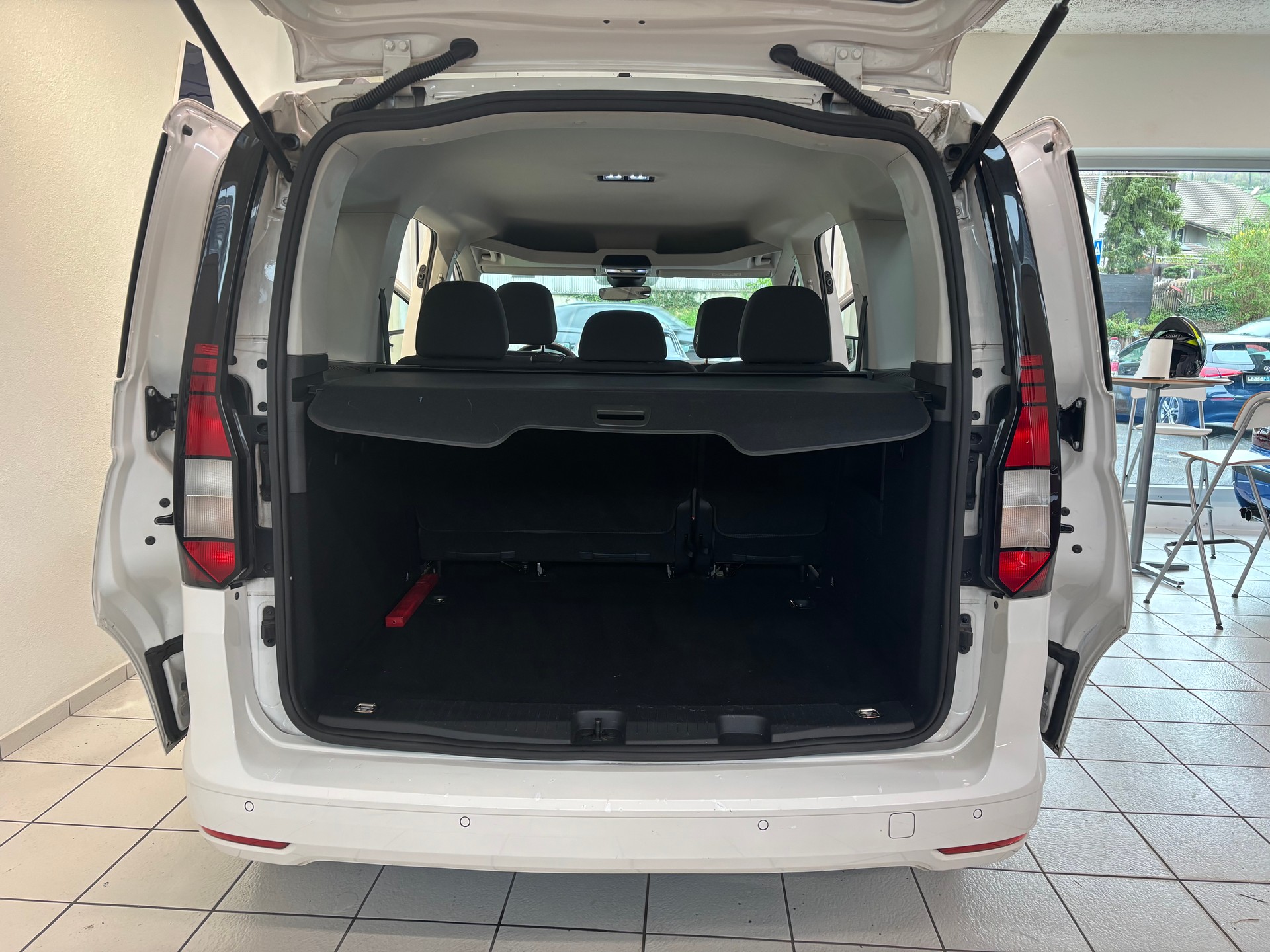 VW Caddy Kombi 2.0 TDI-image-15