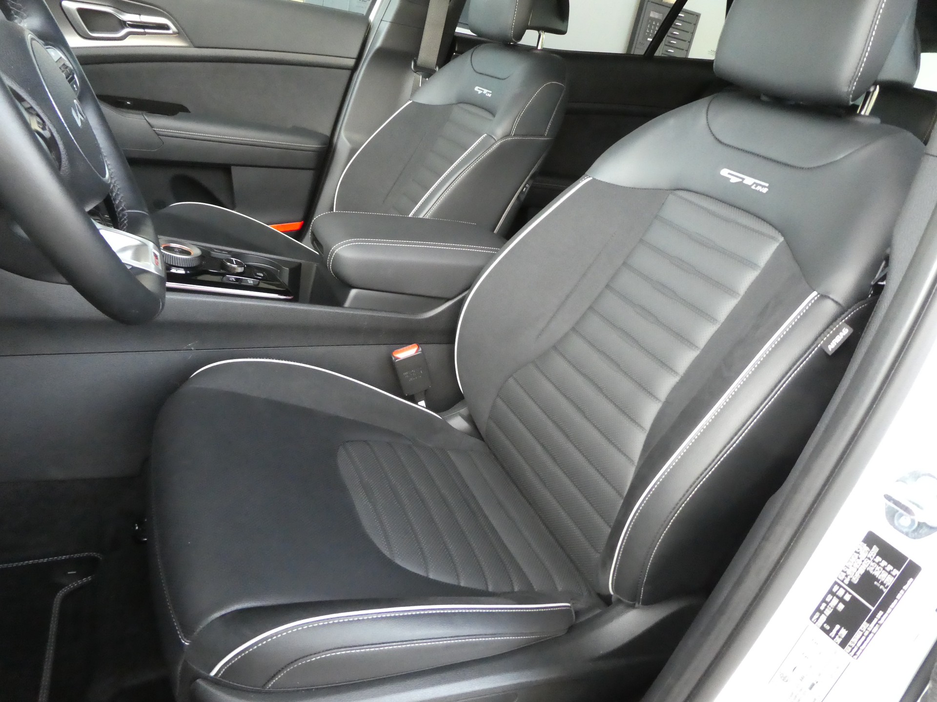 KIA Sportage 1.6T-GDi PHEV GT-Line 4x4 A-image-6