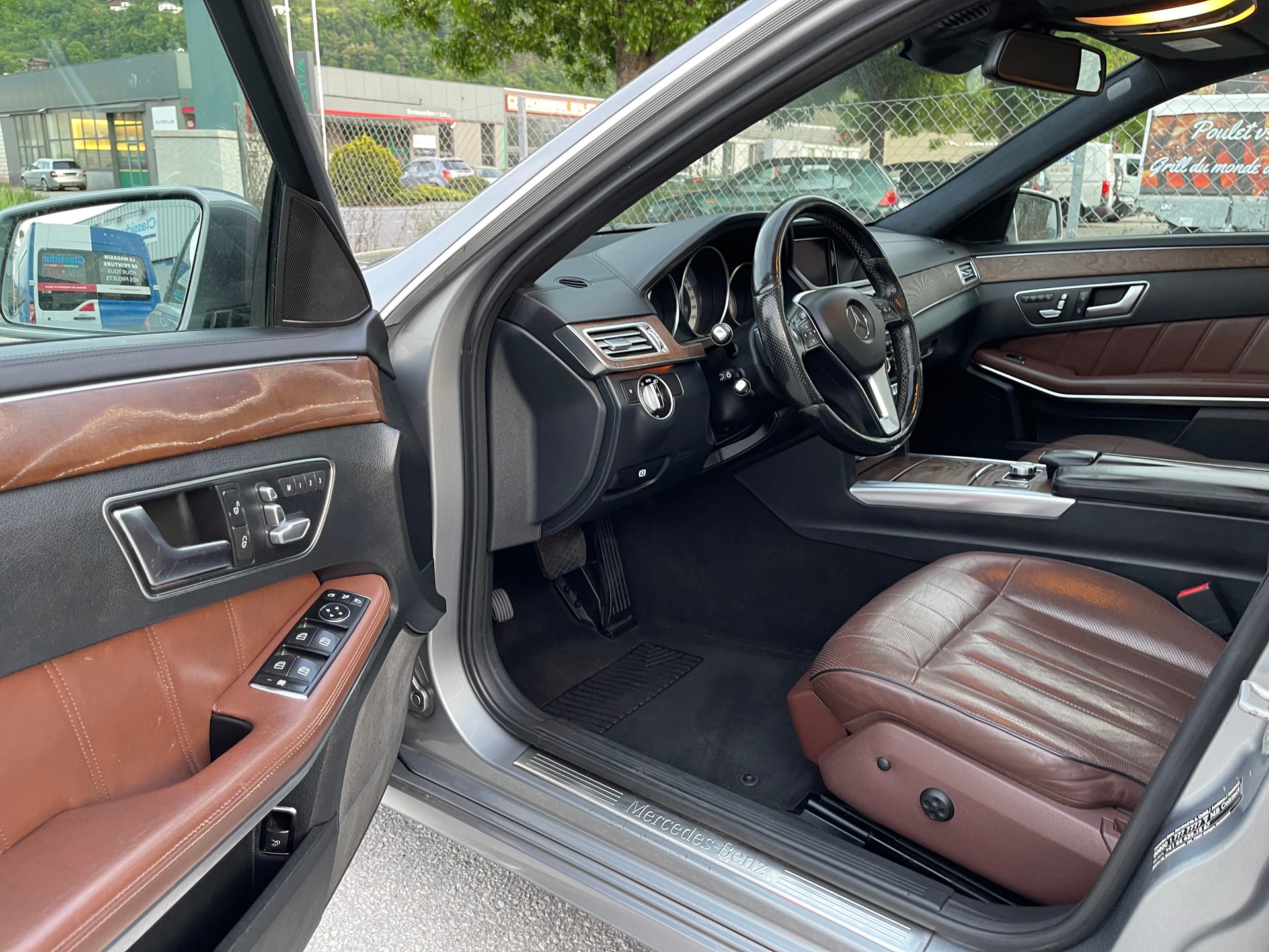 MERCEDES-BENZ E 350 BlueTEC Elégance 4Matic 7G-Tronic-image-15