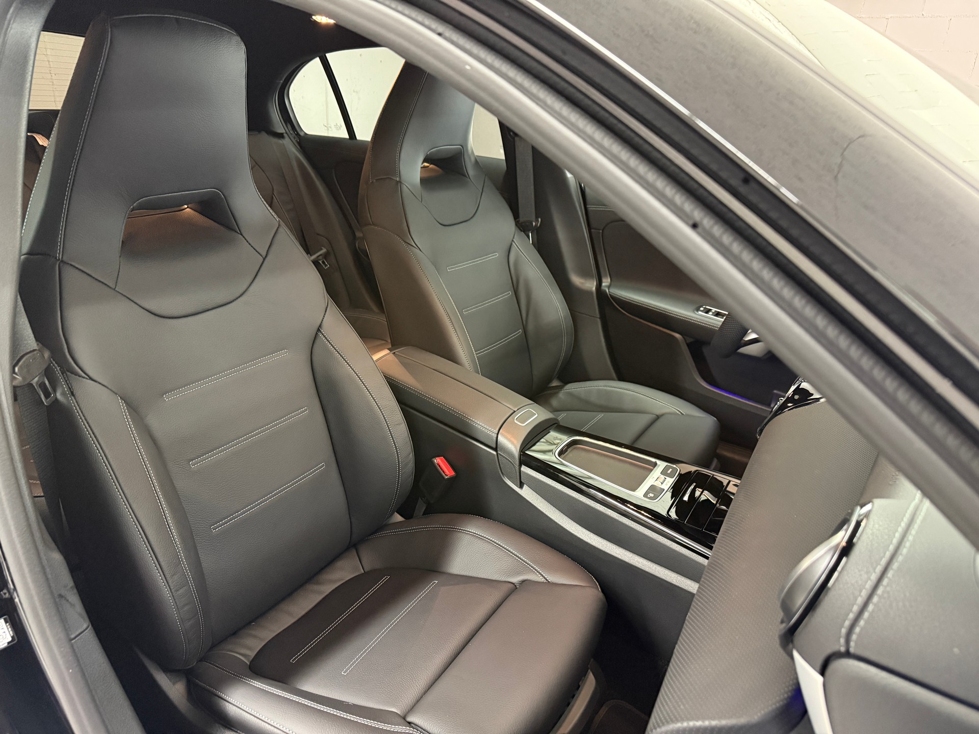 MERCEDES-BENZ A 250 e Kompaktlimousine EQ Star-image-9