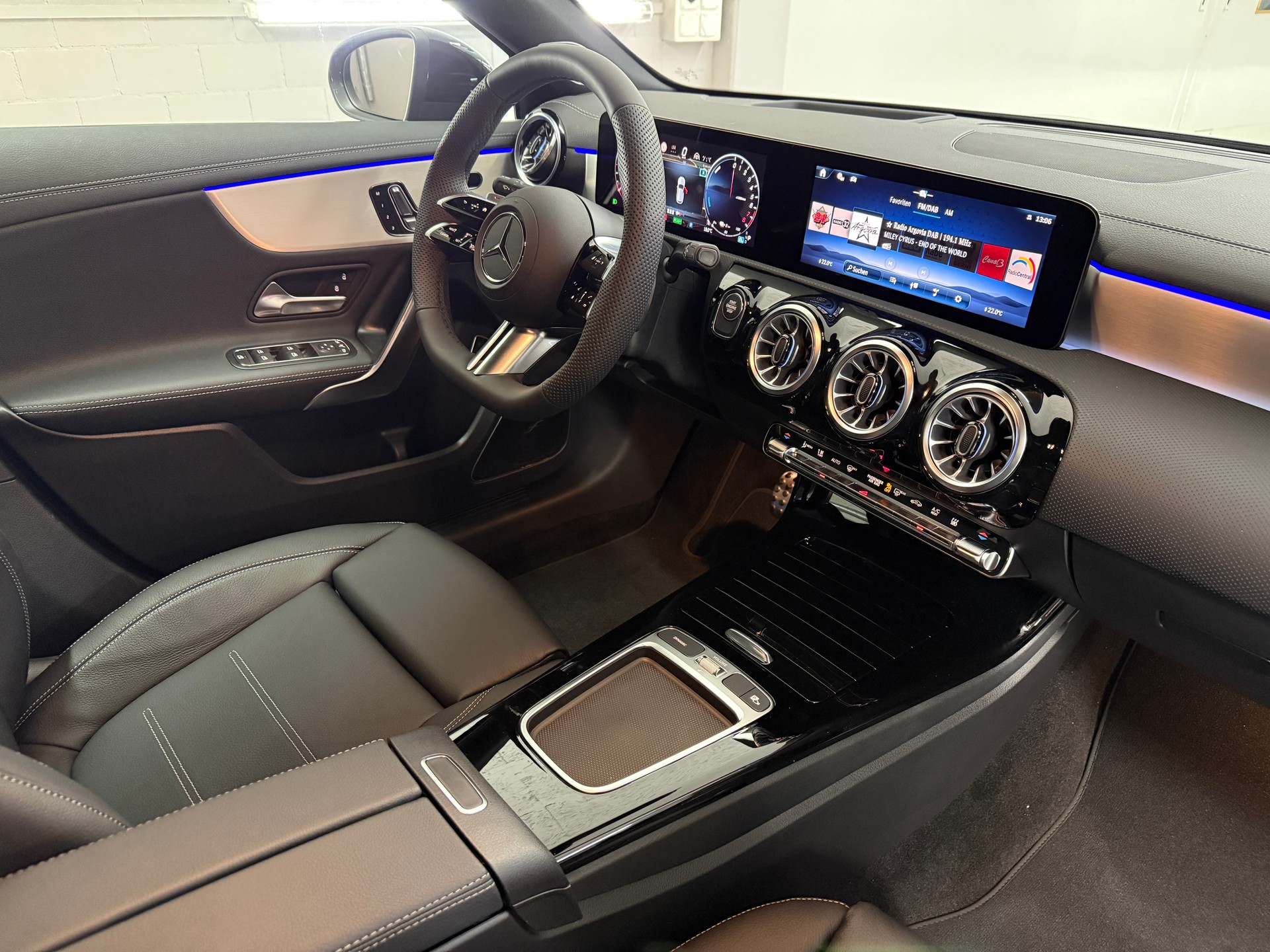 MERCEDES-BENZ A 250 e Kompaktlimousine EQ Star-image-11