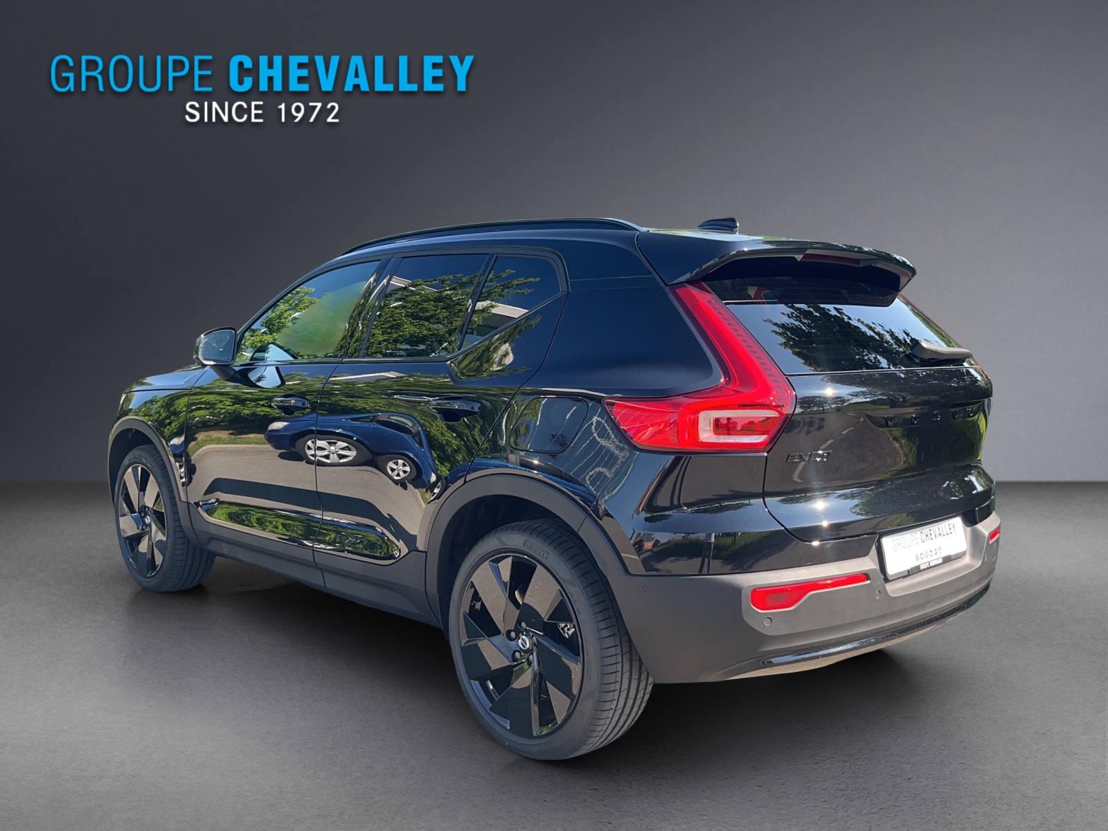 VOLVO EX40 82kWh Twin Motor Performance AWD Black Edition-image-3