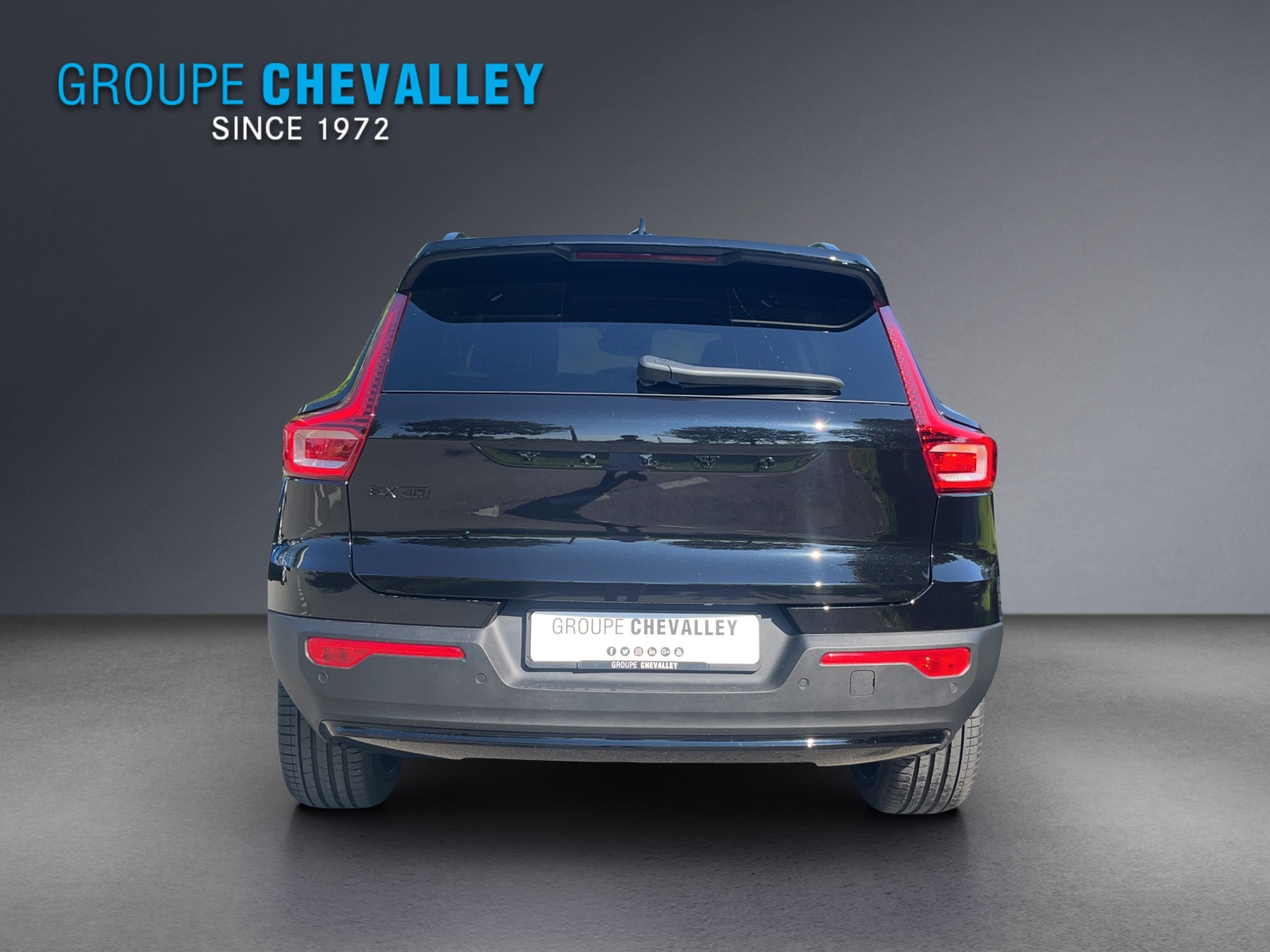 VOLVO EX40 82kWh Twin Motor Performance AWD Black Edition-image-4