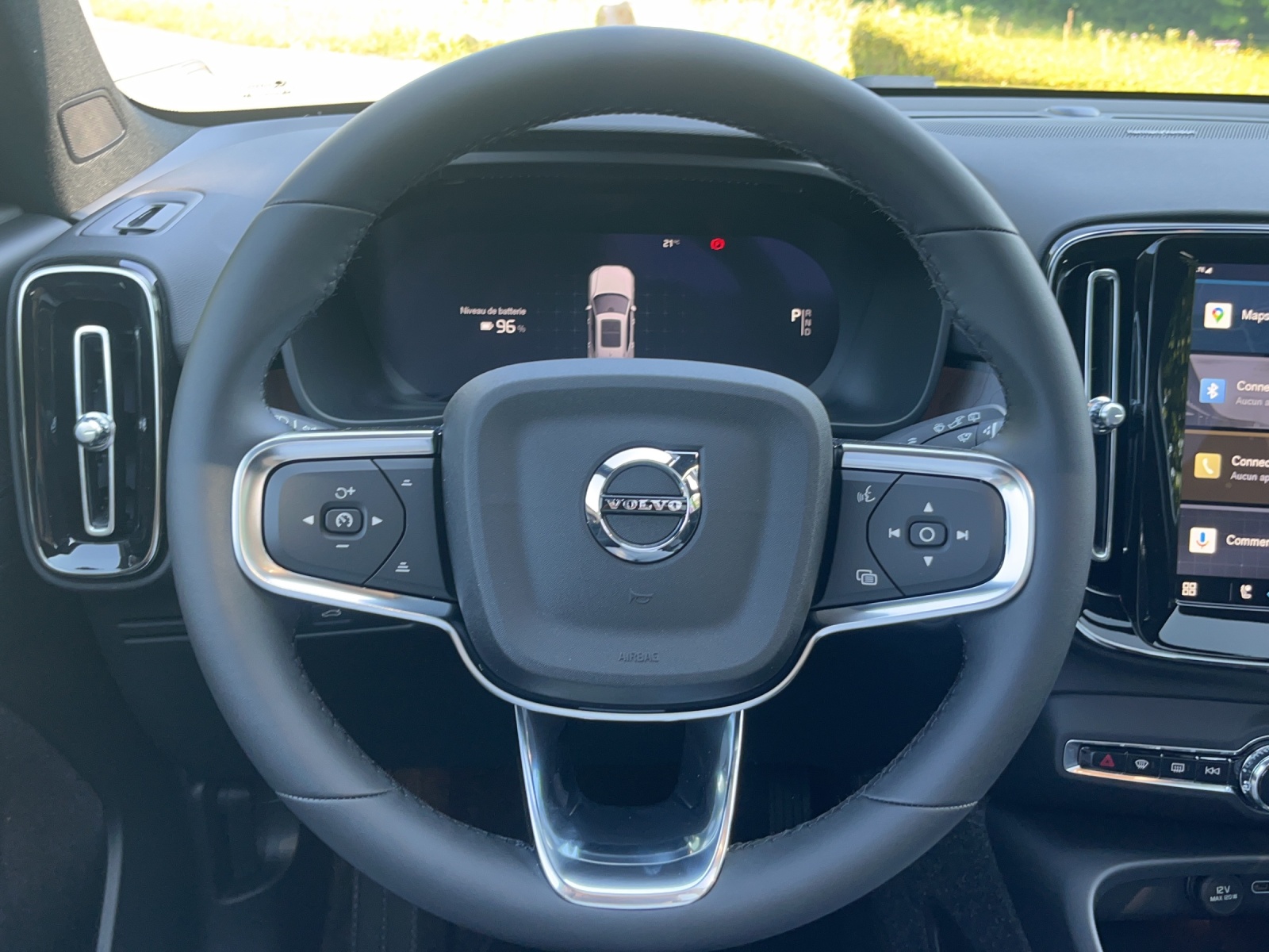 VOLVO EX40 82kWh Twin Motor Performance AWD Black Edition-image-17