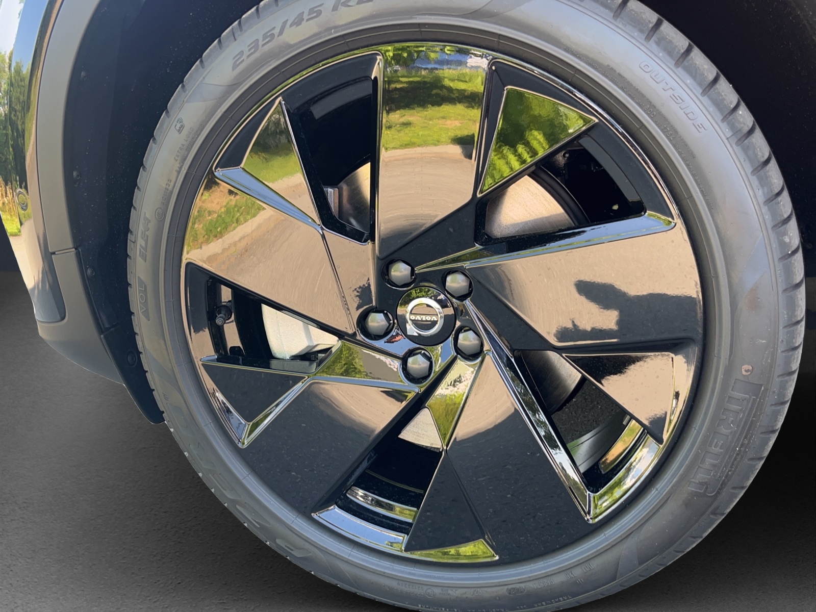 VOLVO EX40 82kWh Twin Motor Performance AWD Black Edition-image-11
