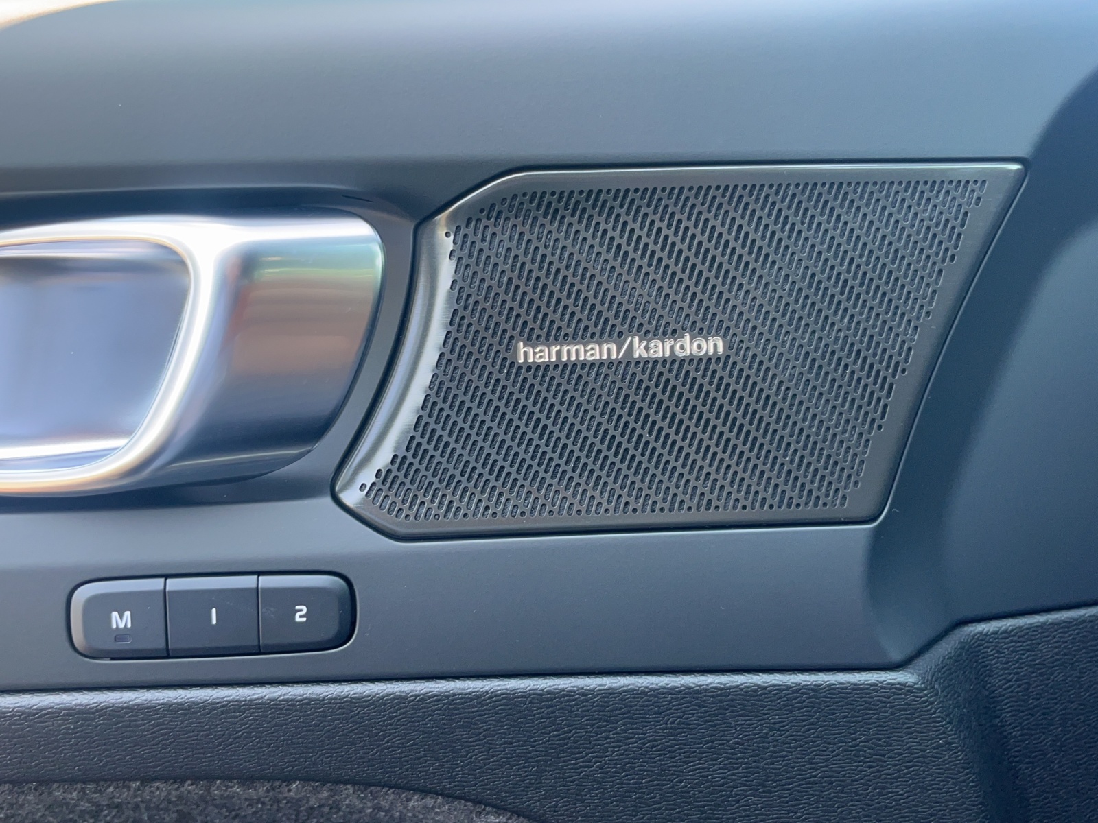 VOLVO EX40 82kWh Twin Motor Performance AWD Black Edition-image-9