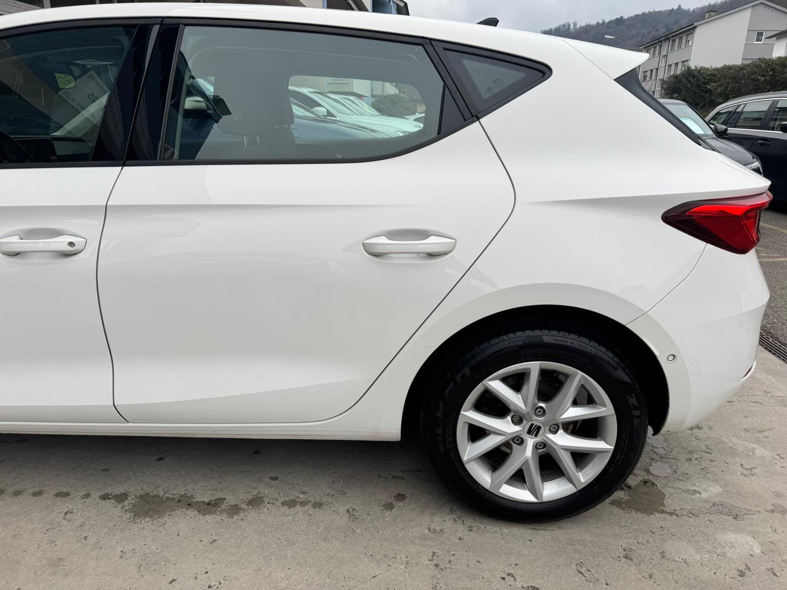 SEAT Leon 1.0 eTSI mHEV Style-image-6