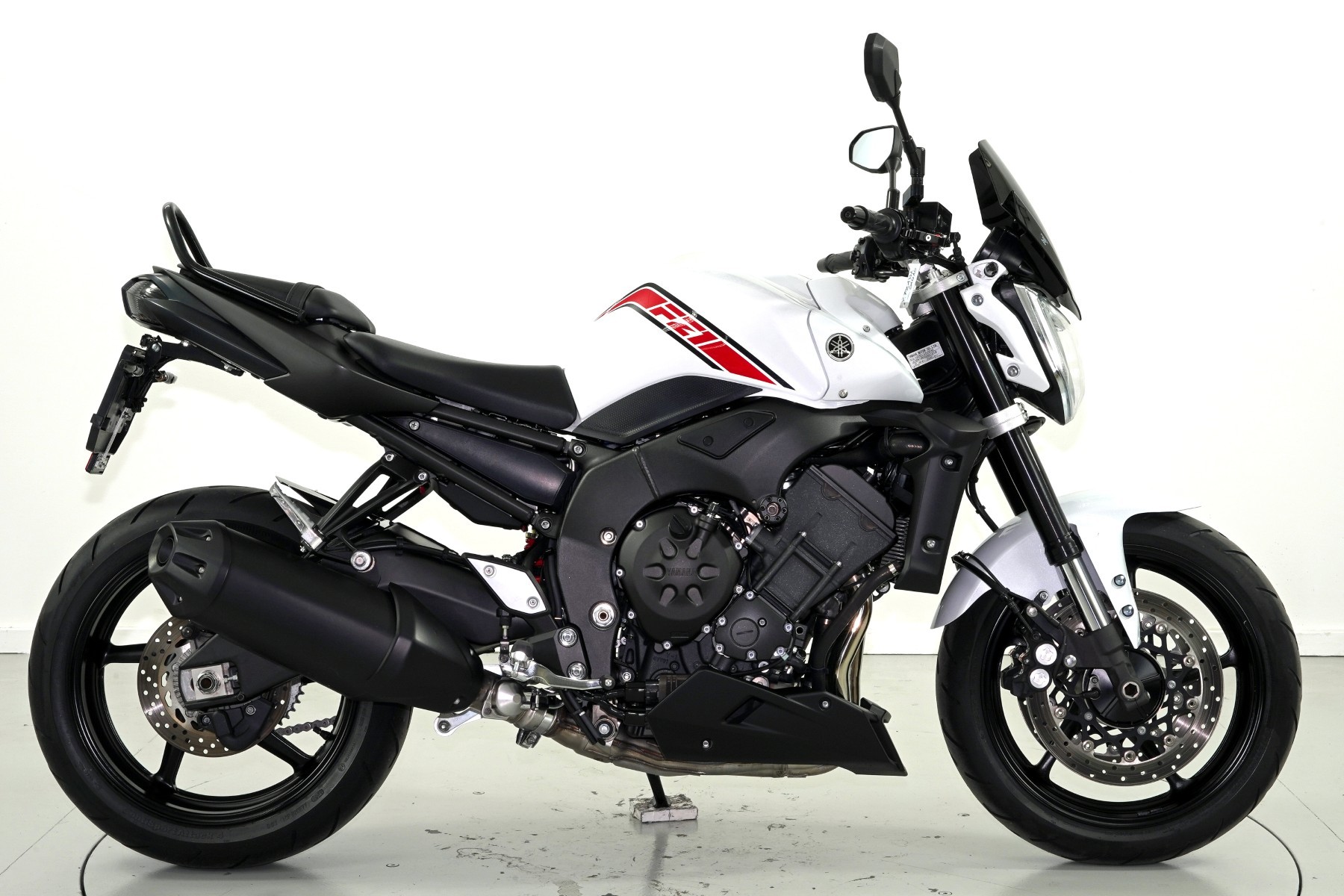 YAMAHA FZ1NA-showroom-element-3