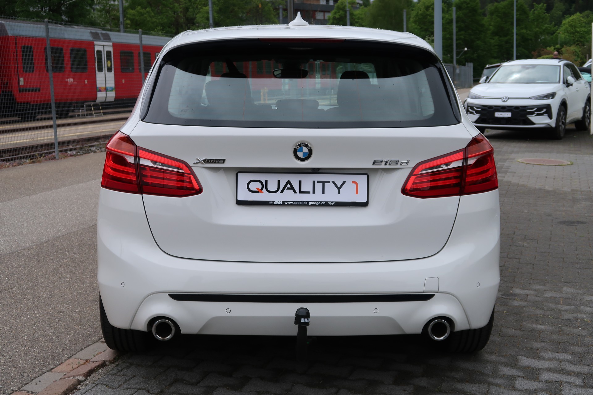BMW 218d xDrive Active Tourer Steptronic Sport Line-image-4