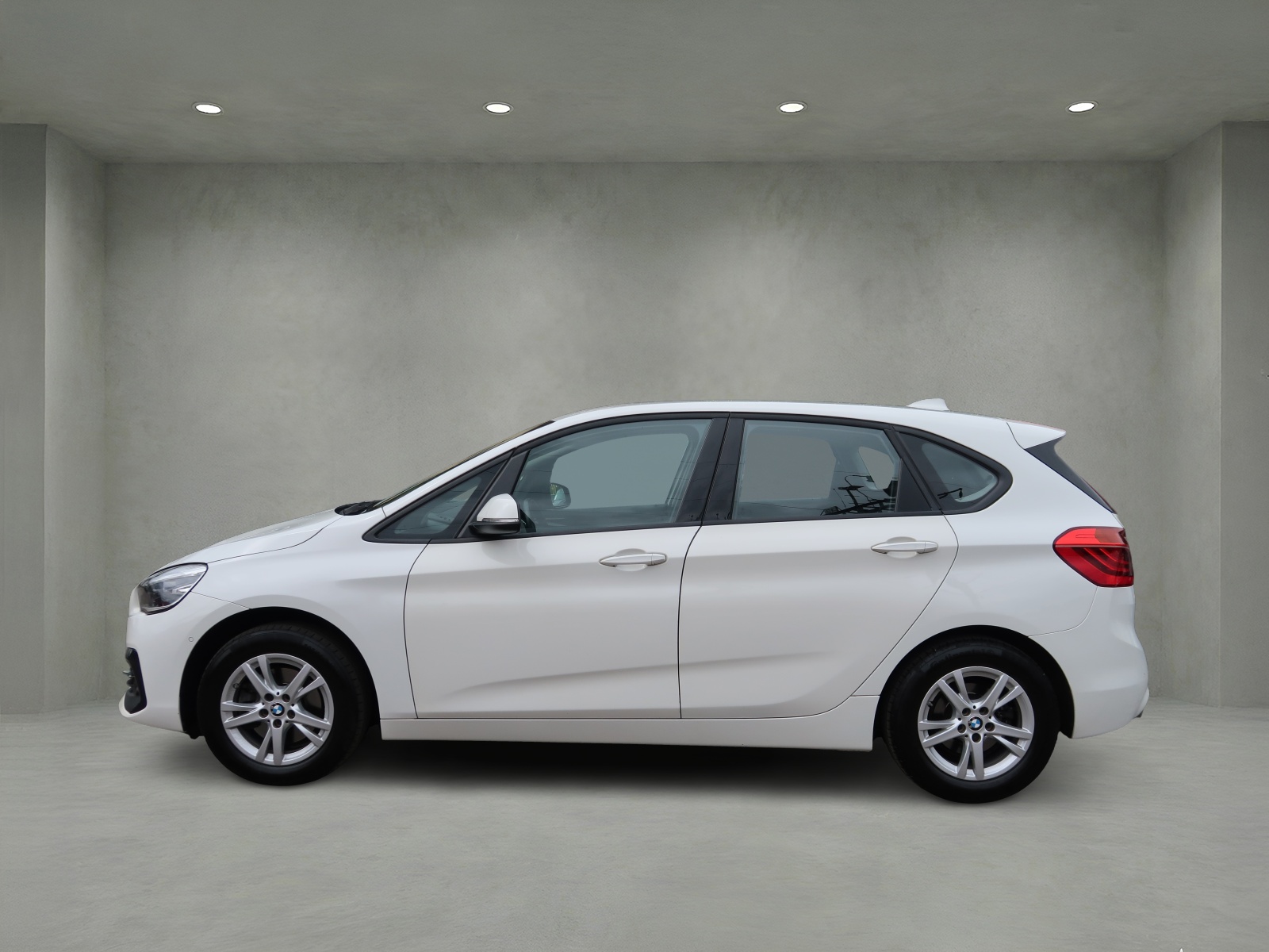 BMW 218d xDrive Active Tourer Steptronic Sport Line-image-6