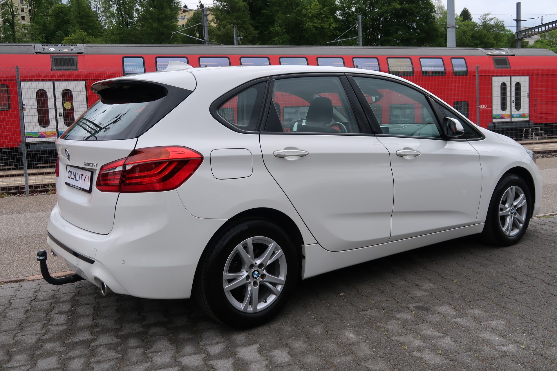 BMW 218d xDrive Active Tourer Steptronic Sport Line-image-3