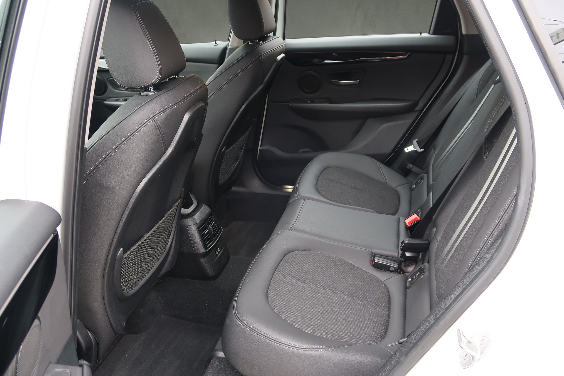 BMW 218d xDrive Active Tourer Steptronic Sport Line-image-8
