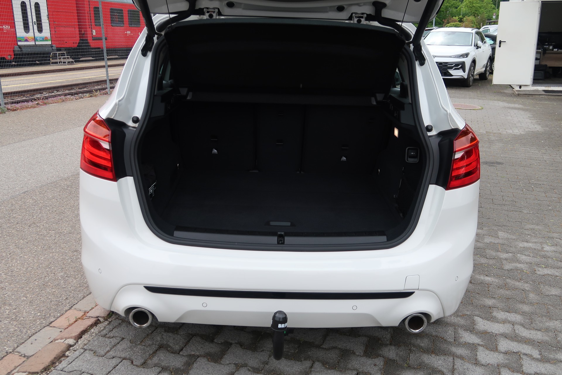 BMW 218d xDrive Active Tourer Steptronic Sport Line-image-24