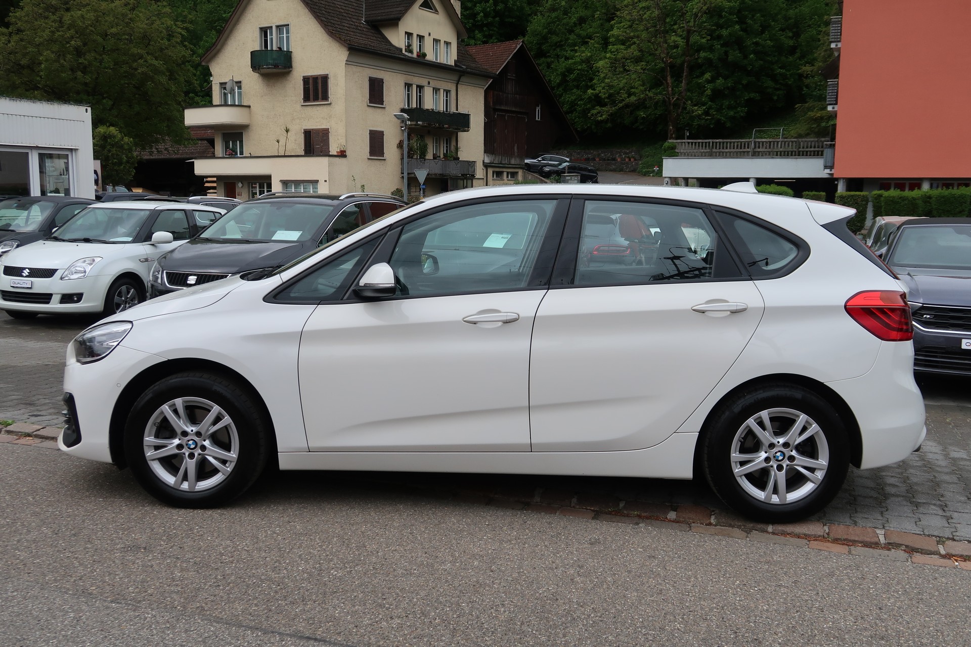 BMW 218d xDrive Active Tourer Steptronic Sport Line-image-6